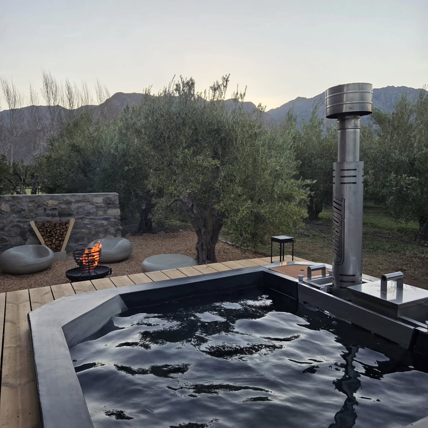 Some experiences are measured in moments, not minutes.
A warm soak, the scent of olive trees, the glow of the fire and mountains standing quietly around you.
This is your invitation to slow down....
#KleinNektar
#OlivePod
#RobertsonWineValley
#hiddengemsouthafrica
#cabinfever
