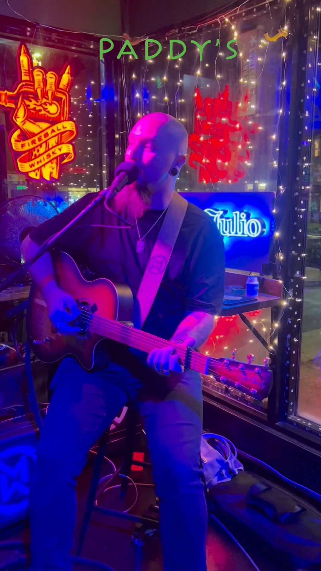 This weekend at Paddy's is sorted ๐ธ
@hayes.plays.music + @mickwoodbridgemusicau LIVE Friday AND Saturday from 8pm ๐
Cold drinks, great music, good vibes ALWAYS
๐ https://www.paddysairlie.com/whats-on
#PaddysAirlie #LiveMusic #AirlieBeach #WhitsundaysNightlife