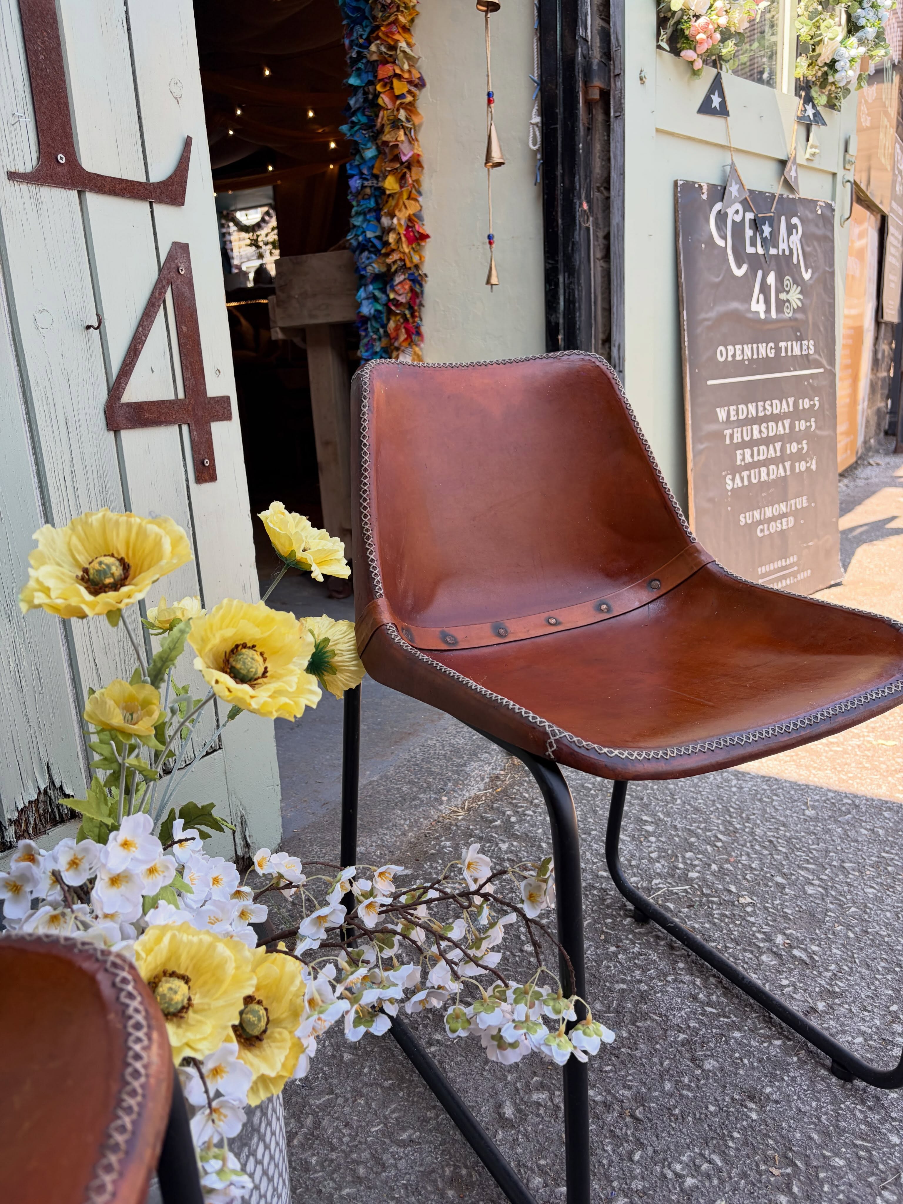 Just in today!
• vintage leather stitched dining chairs (4 in stock)
• ribbed leather sling chair
How stunning - Message for more details 🤩 or visit us to view!
📍 the workshop, Halifax Road, Thurgoland S357ED
Open - Wednesday, Thursday, Friday 10-5 & Saturday 10-4
#vintageleather #diningchairs #homeandliving #newtostock #yorkshire
