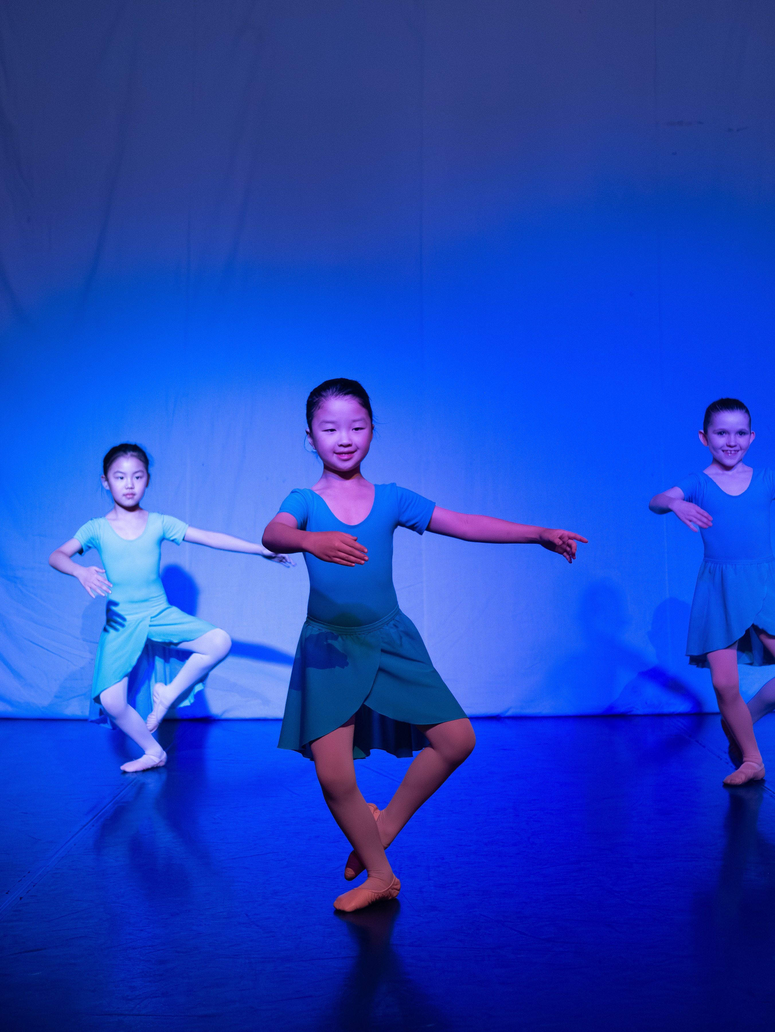 ❗️A reminder that holiday classes start tomorrow❗️For our students completing exams, our holiday course is a great opportunity to focus on exam work!
Take a look at our amazing grade 2s performing some of their exam work at concert
📸: @shot_by_jaz_
#danceventure #perth #ballet #rad #grade2
