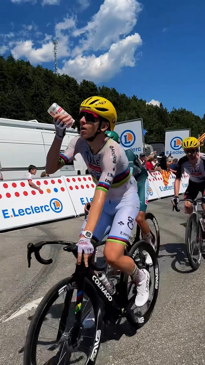 Escaped the gravel dust of Empordà to the Pyrenees to enjoy the @letourdefrance at @lamolina 🟡. Worth every minute of waiting and every meter of climbing for those unforgettable seconds. 🚴💨
Come stay at @grvlhouse and enjoy memorable experience 🌾🚲
Hit us up to craft your one-of-a-kind adventure at Gravel House Empordà 🚀