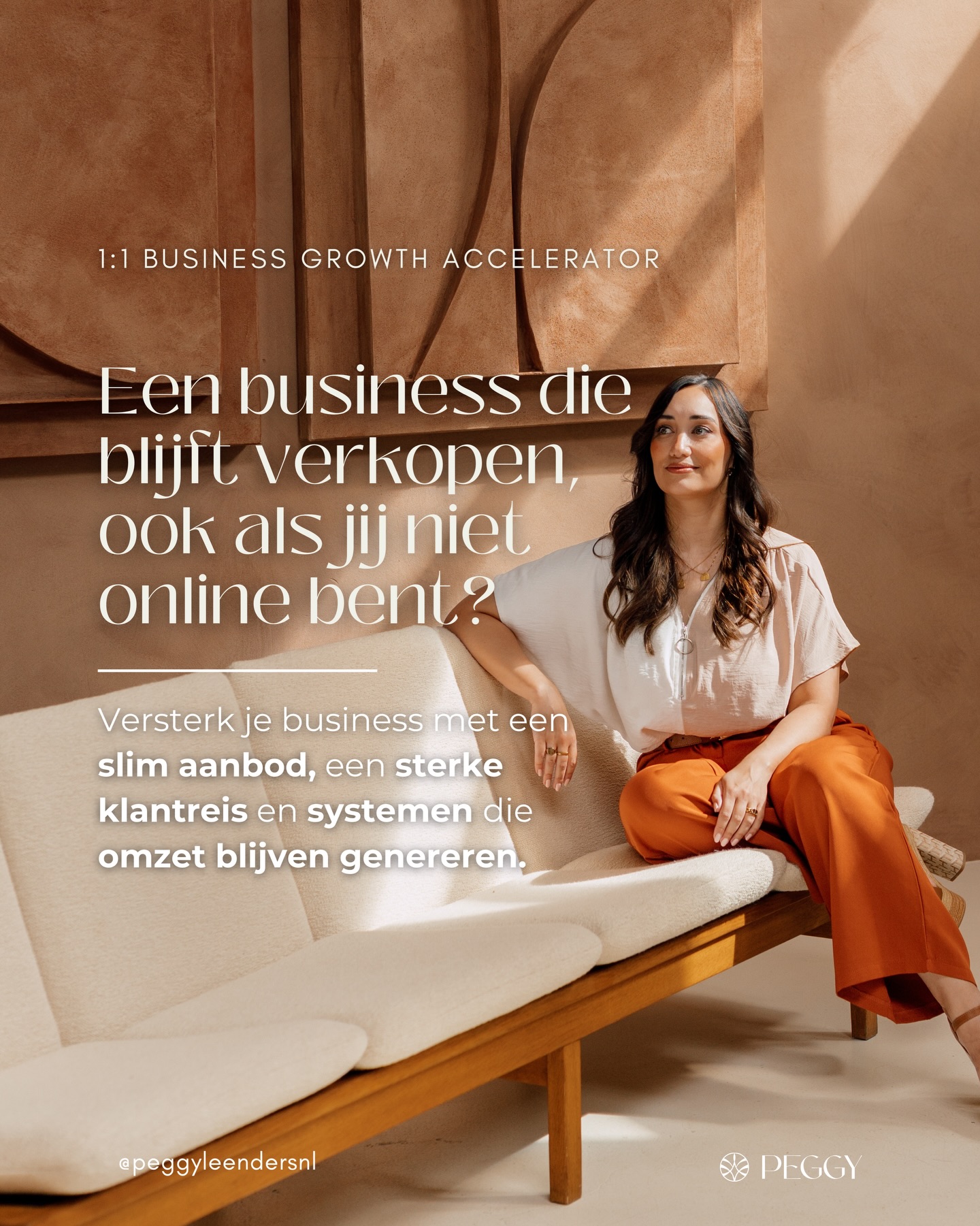 Je bent je bedrijf niet begonnen om er 24/7 door geleefd te worden.
En toch gebeurt het vaak precies zo.
Niet te dramatisch natuurlijk.
Niet per se zichtbaar voor de buitenwereld.
Niet met hysterische huilbuien boven je laptop.
Maar subtiel.
Je opent je inbox op de bank.
Je checkt je betaalpagina terwijl je eigenlijk vrij bent.
Je post toch maar iets, omdat je bang bent dat het stilvalt.
Je werkt aan klantprojecten overdag en aan je eigen groei laat in de avond.
En omdat je omzet draait, lijkt het alsof het probleem niet groot genoeg is.
Maar jij voelt het wel.
Je business werkt goed.
Maar hij leunt nog te veel op jou.
In de Business Growth Accelerator verfijnen we je bedrijf zodat je aanbodstructuur, klantreis en verkoopsysteem niet meer volledig afhankelijk zijn van jouw dagelijkse aanwezigheid.
Waarom?
Omdat een premium business niet mag instorten op het moment dat jij offline bent.
Je wilt geen groter bedrijf dat meer van je vraagt.
Je wilt een slimmer bedrijf dat beter draagt.
✨ Business Growth Accelerator
4 maanden 1:1 met Peggy Leenders
Voor ondernemers die structureel €5K tot €10K per maand draaien en klaar zijn voor een business die minder op hun dagelijkse aanwezigheid leunt.
👉🏻 Voor meer informatie klik de link in mijn bio.
