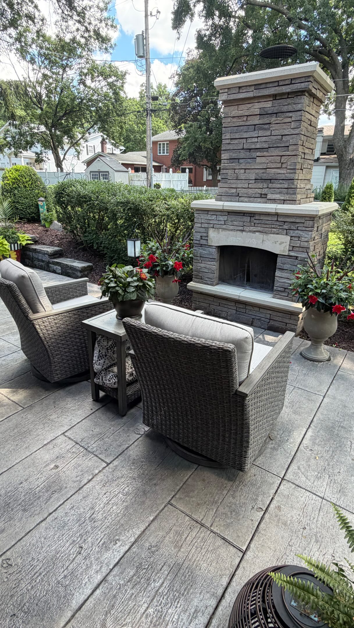 Everyone loves a freshly poured patio… but what does it look like 8 years later? 👀
Here’s the answer. Quality craftsmanship, proper installation, and routine sealing can make all the difference. This patio has stood up to Iowa’s seasons and is still looking great.
#dsmconcrete #homeimprovement #stampconcrete #dsmhomes #stampedconcrete