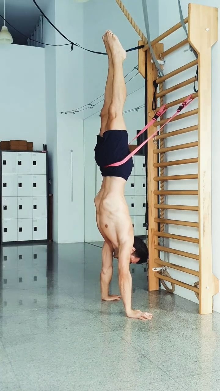 Tuck Sit to Handstand using Resistance Band:
Fitband-light: www.fitprogress.com/shop/fitband-light
Medium Intensity Band
Train strength, mobility, and flexibility anywhere.
FitProgress Studio Coaching @HandstandTrack Balance Support System.