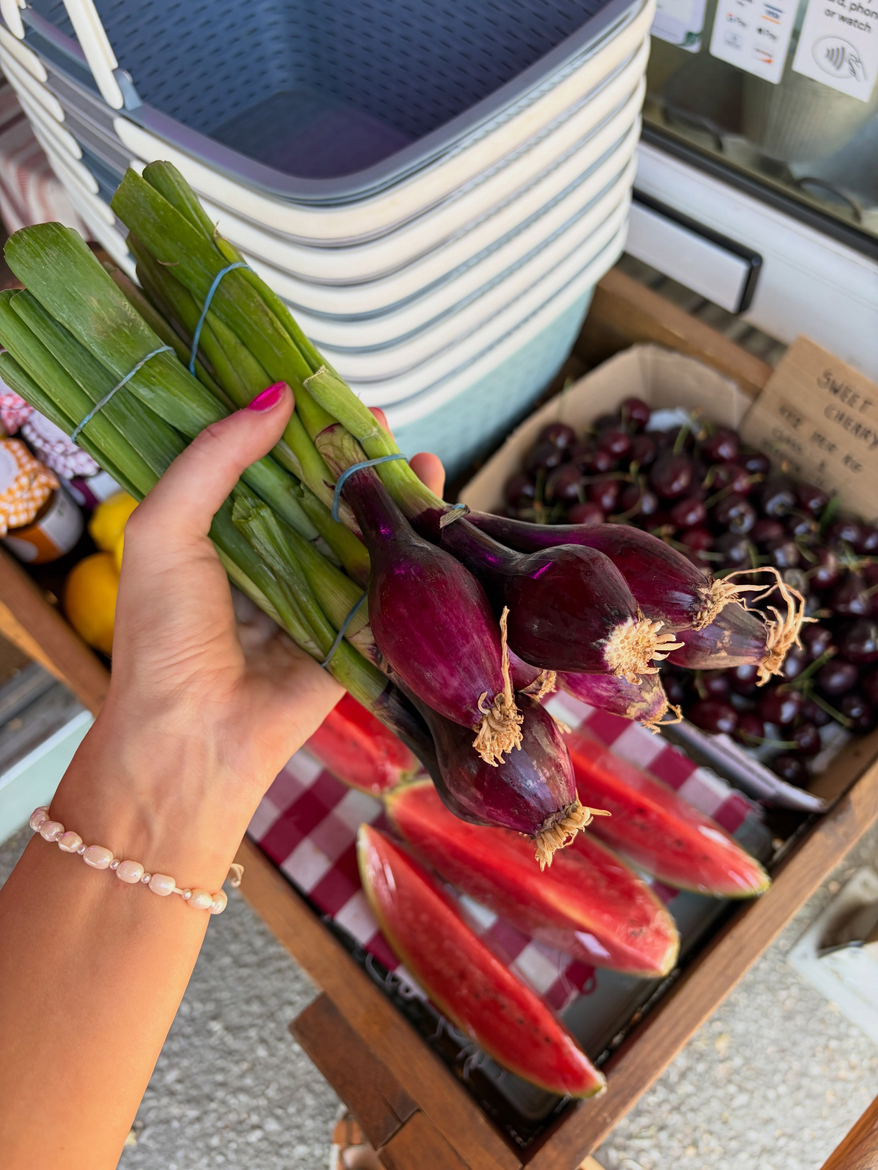 Fresh Fridays! Beautiful produce in stock 🍏🍇🍒🥕
Lots of orders heading out today, please drop us a message if you’re wanting a box making up or simply order through our website 😋
#cellar41 #thurgoland #greengrocer #villagestore #freshproduce