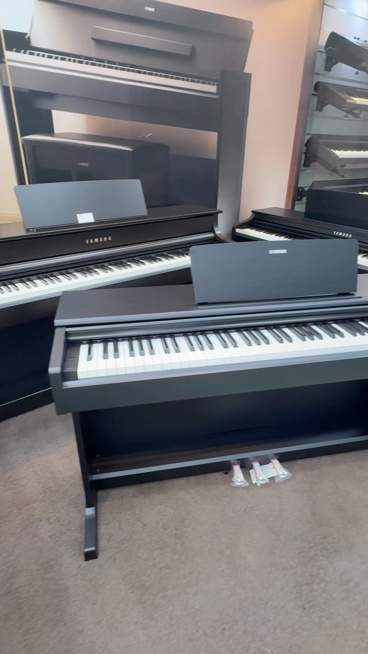 Conheça os pianos digitais Yamaha disponíveis na Carioca Instrumentos Musicais.
Trabalhamos com os modelos Arius YDP-105 e YDP-145, além dos Clavinova CLP-825 e CLP-835 — opções para diferentes níveis, estilos e experiências musicais.
Todos estão disponíveis em nosso showroom para testes e a pronta entrega 🚀
Venha conhecer de perto e encontre o piano ideal para você. 🎹