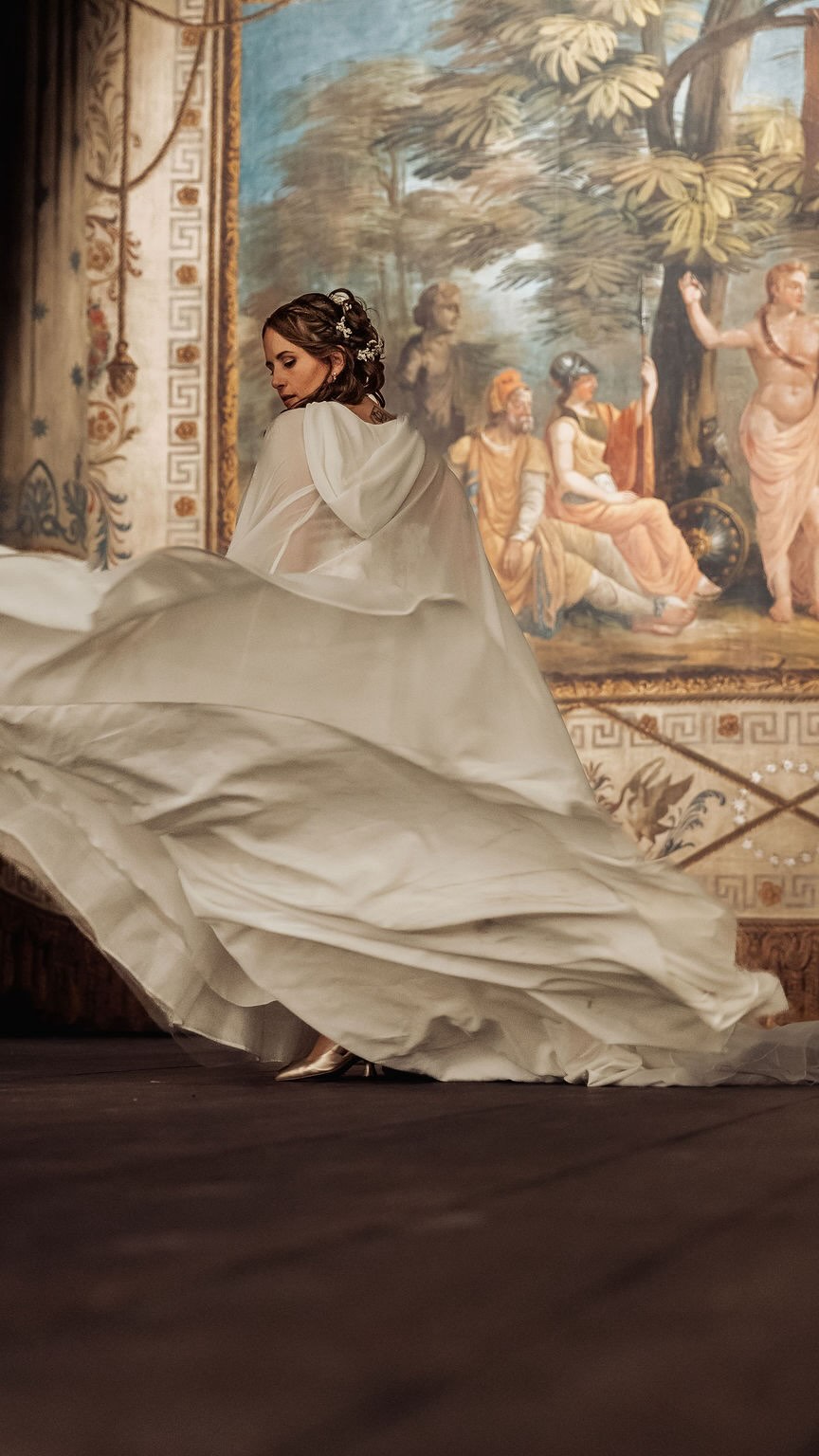 A volte il piano A cambia. Ed è proprio lì che nasce qualcosa di ancora più bello.
La pioggia avrebbe potuto essere un ostacolo. Invece è diventata l’ingrediente perfetto per uno degli shooting di matrimonio più spettacolari della stagione.
Perché i ricordi più autentici non nascono quando tutto è perfetto, ma quando si sceglie di abbracciare ogni momento, così com’è.
#matrimonio #weddingphotography #fotografomatrimonio #fotografomatrimonioveneto #fotografoveneto #studiofotograficoveneto #venetowedding #venetoweddingphotographer #weddinginitaly #bridetobe #sposi #matrimonioitaliano #destinationweddingitaly #love #weddingday #weddinginspiration #weddingdetails #emozioni #reportagedimatrimonio #fotografodimatrimonio #vicenza #padova #verona #treviso