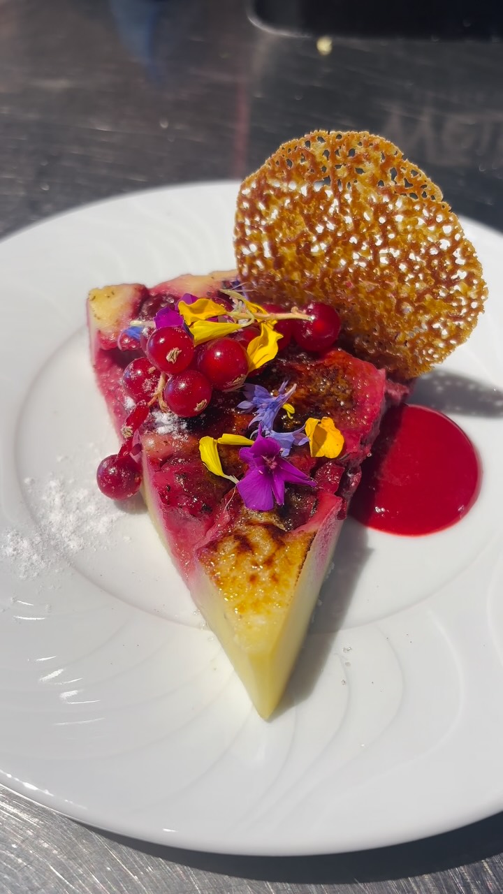 Nos habitués en raffolent!
Clafoutis maison par Bla Bla 🍒
Tous nos plats sont disponibles à la vente à emporter ou à déguster sans modération sur place.
Nos horaires d’ouverture;
7h30 14h30 du lundi au vendredi.
#sp3c #restaurant #faitmaison