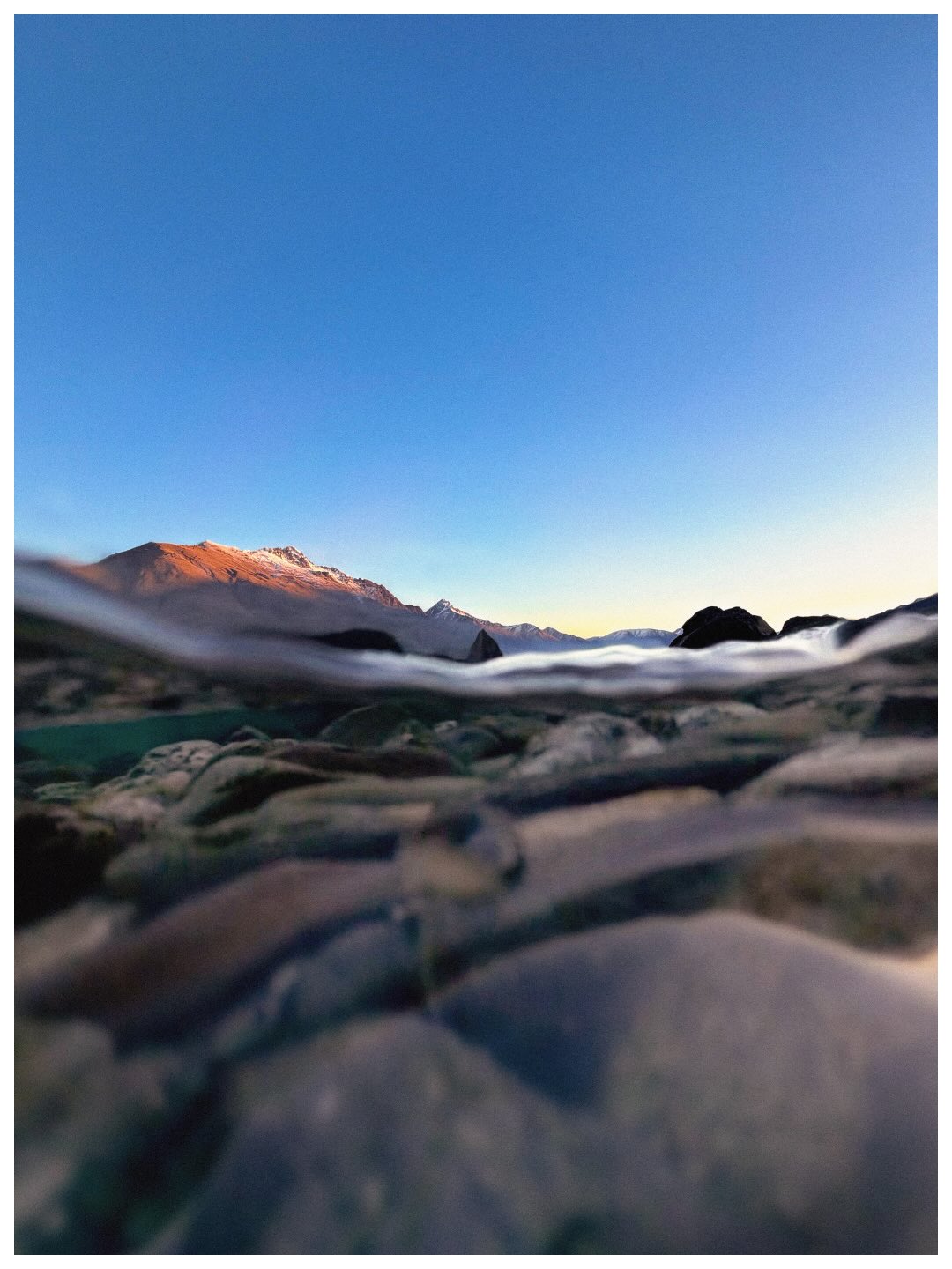 More artsy play time from the weekend around mountains and water
#wintersunset #mountainsunsets #splitshot #otago #MomentChallenge
@moment