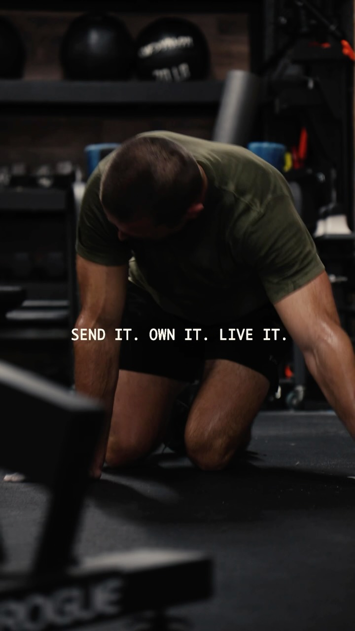 Joel is headed to the Adaptive CrossFit Games. His reason to always push forward despite living with a disability. What drives you? 💪🏽
•
#crossfit #adaptiveathlete #fitmen #mensfitnessmotivation #mensactivewear
