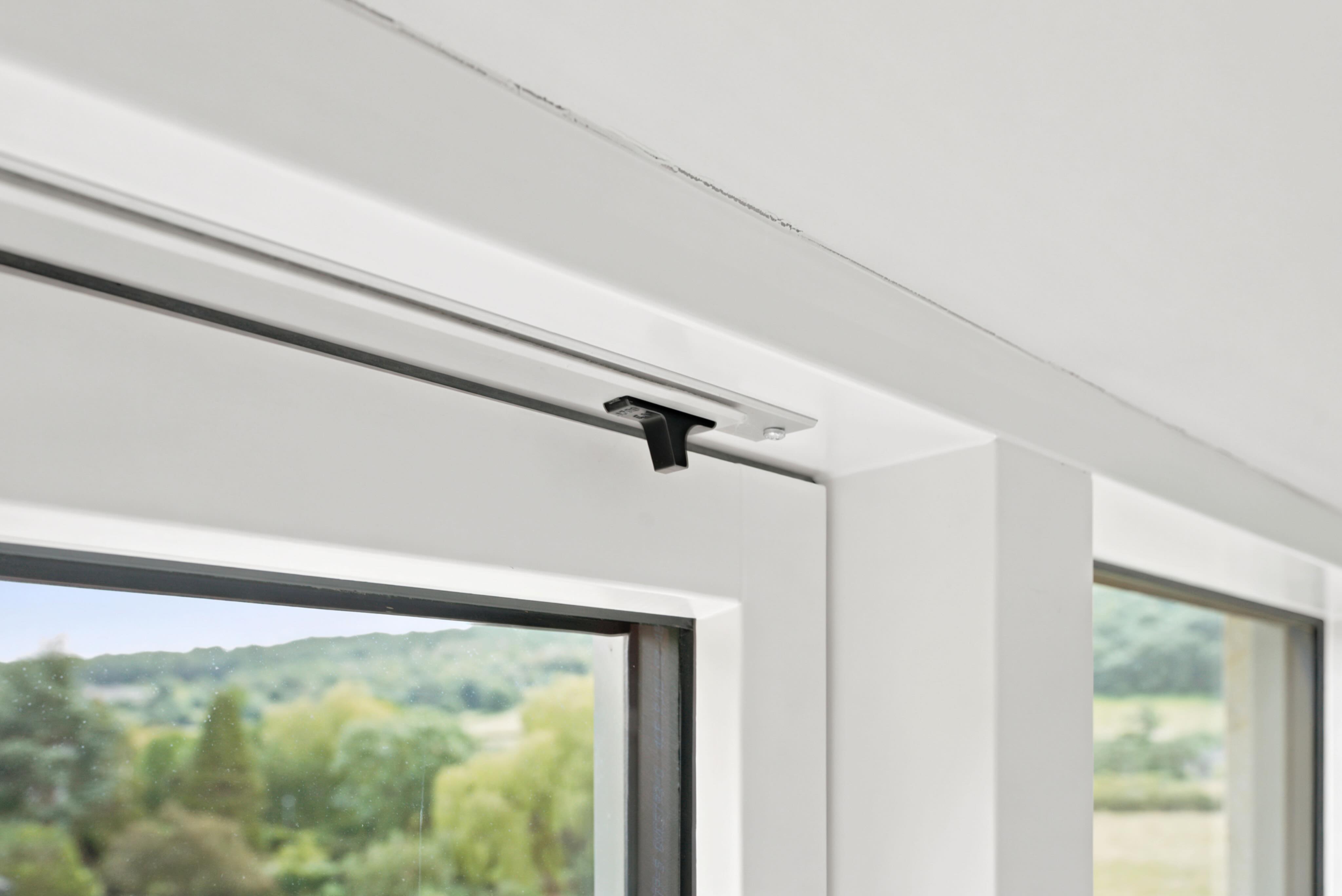 Trickle vents are something many people need, but not something they want to see. As such our Combi window is designed so when we have an opening window, you have no trickle vent outside at all, zero, it’s fully concealed. On the inside we then hide the vent on the underside of the head, meaning it’s not as noticeable and super discreet. So you get the performance you need and the look that you want. Details matter
