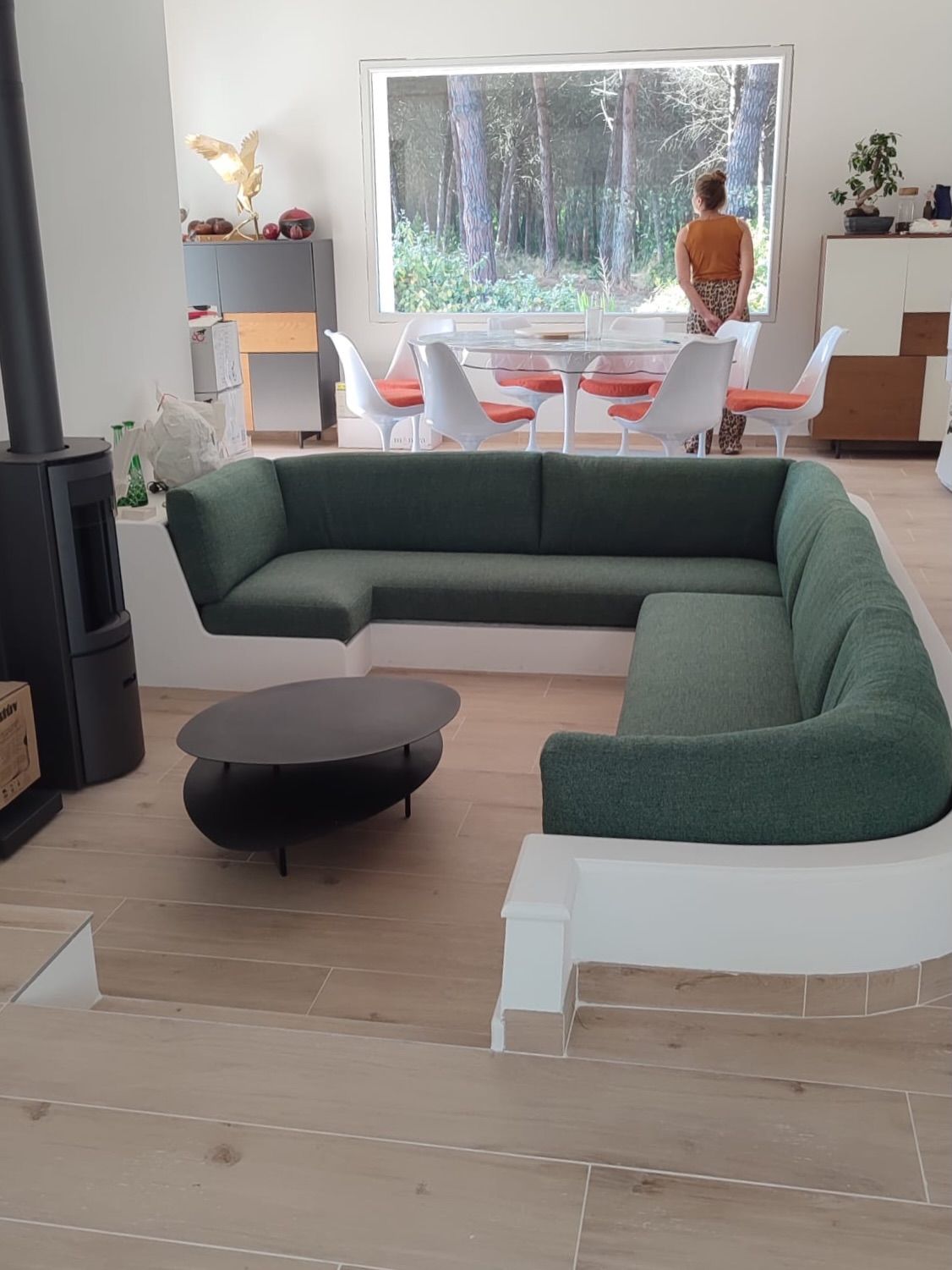 Réalisation de coussins sur mesure pour cette banquette encastrée typique des années 70
Tissu @jabanstoetz Shane
Aqua clean et lavable