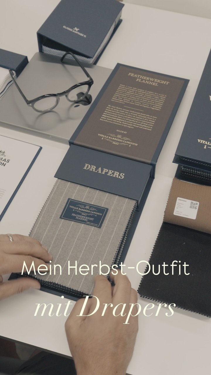 Mein Herbst‑Outfit mit Drapers 🍂
Featherweight Flannel in einem wunderschönen braunen Hahnentrittmuster. Als ganzer Anzug oder kombiniert mit grauer Wollhose, nussbrauner Babycord und natürlich mit einem klassischen weißen oder blauen Baumwollhemd.
Für einen sportlicheren Twist auch mit Denim. Ein unglaublich vielseitiges Stück, leicht genug für den Büroalltag.
@vitalebarberiscanonico1663
#mensfashion #bespoketailoring✂️ #tailoring #massanzug