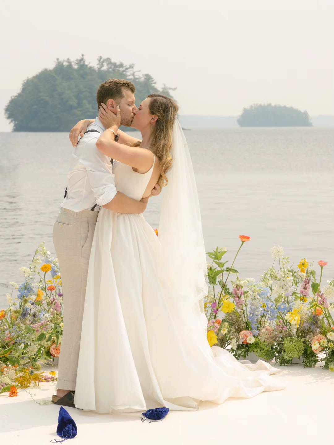 A closer look at Maren & Max's Lake Muskoka ceremony ♡
.
.
Planner: @madelinehockleyweddings
Flowers: @tanyalistdesign
HMUA: @_alluringartistry
Video: @richrdlafilms
.
.
.
#filmweddingphotographer #ontarioweddingphotographer #muskokawedding #albertaweddingphotographer #bcweddingphotographer