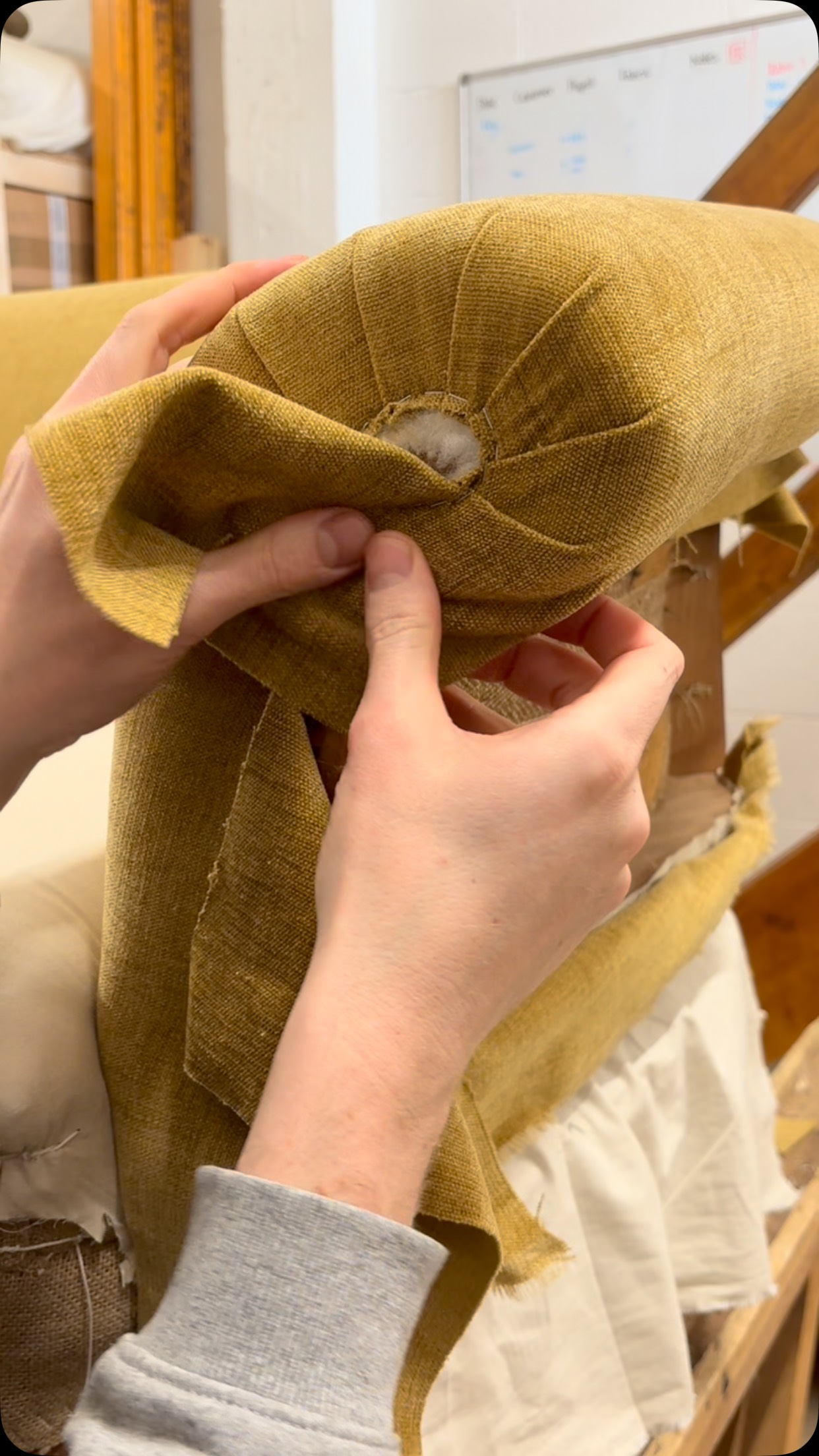 Part 2: Finishing the pleats on the arm of this antique sofa.
Part 3: COMING SOON - Adding the facing
Stay tuned! ✂️
#upholstery #howto #tips
