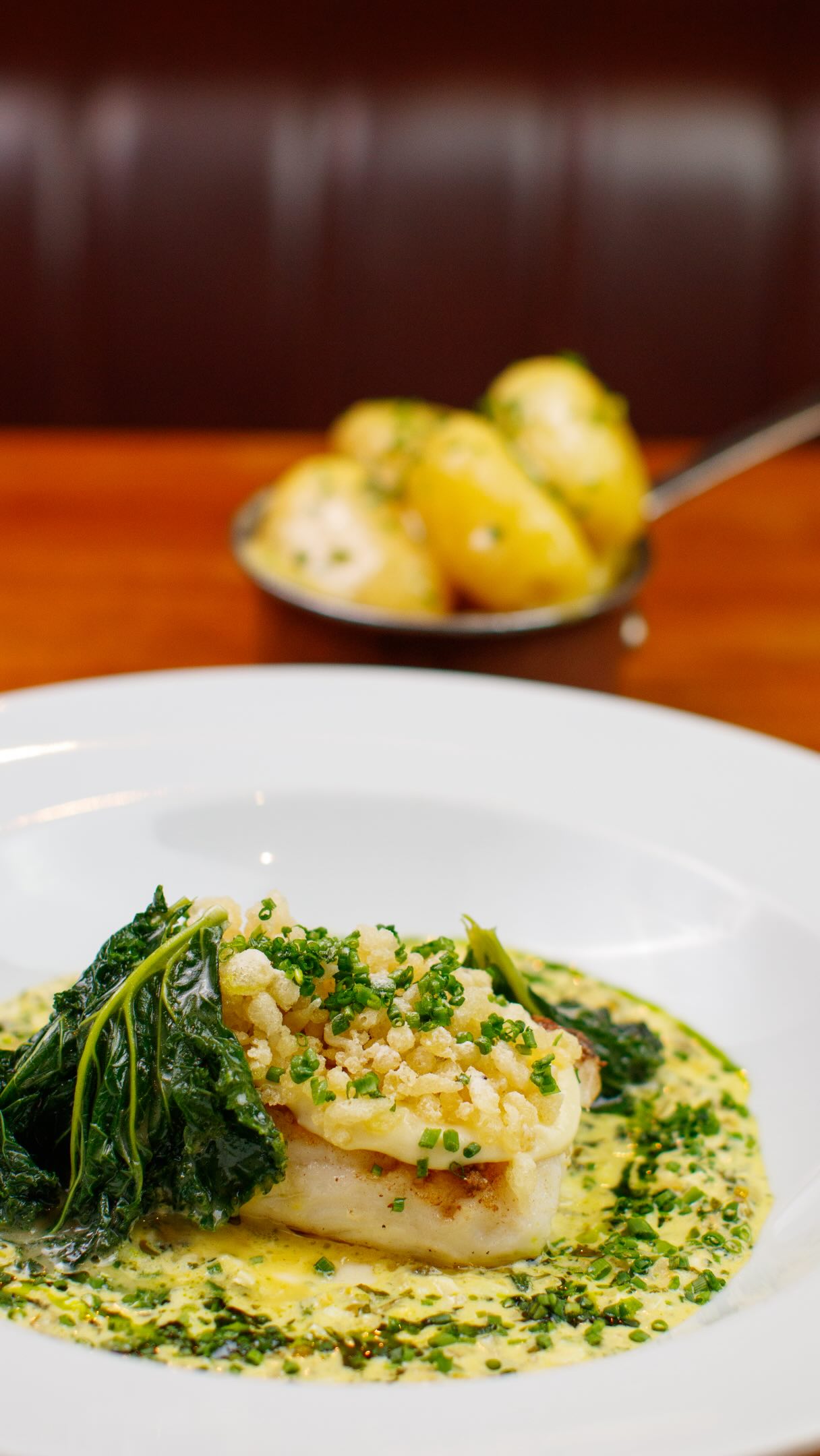 Grilled hake with cauliflower purée, crispy fried batter, vinegar and warm Gribiche butter sauce and chive.
Available from our Early Evening Menu
#fadestreetsocial #earlyeveningmenu #restaurantdublin