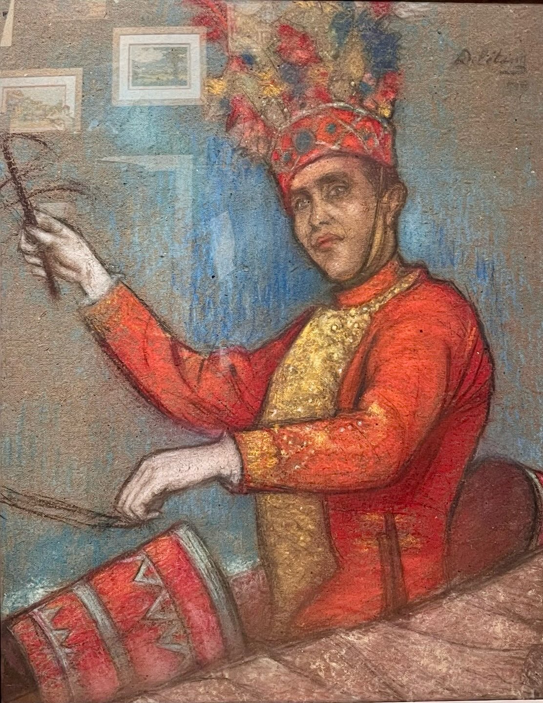 ❤️Le Zamaltzain, mon personnage préféré de la pastorale basque.
Ici, une œuvre magnifique de Robert Deletang, un pastel sur papier.
Vu chez Ramuntcho Marin à Saint-Jean de Luz.
Le Zamaltzain est l’un des personnages les plus emblématiques du folklore basque, notamment du carnaval de Soule (Zuberoa). Mi-homme, mi-cheval, il porte une structure représentant un cheval autour de la taille et exécute des danses spectaculaires. Symbole de force, d’agilité et de lien entre l’homme et la nature, il incarne l’esprit festif et les traditions ancestrales du Pays basque.
👨🏼🎨Robert Delétang (1874–1951) est un peintre et illustrateur français. Élève de Gustave Boulanger, il s’est illustré par ses portraits et ses paysages empreints de sensibilité et de lumière. Inspiré notamment par le Pays basque et l’Espagne, il a développé une œuvre riche et expressive qui témoigne de son regard attentif sur les paysages et les scènes de la vie quotidienne.
#saintjeandeluz #zamaltzain #robertdeletang #artcollectors #paysbasque