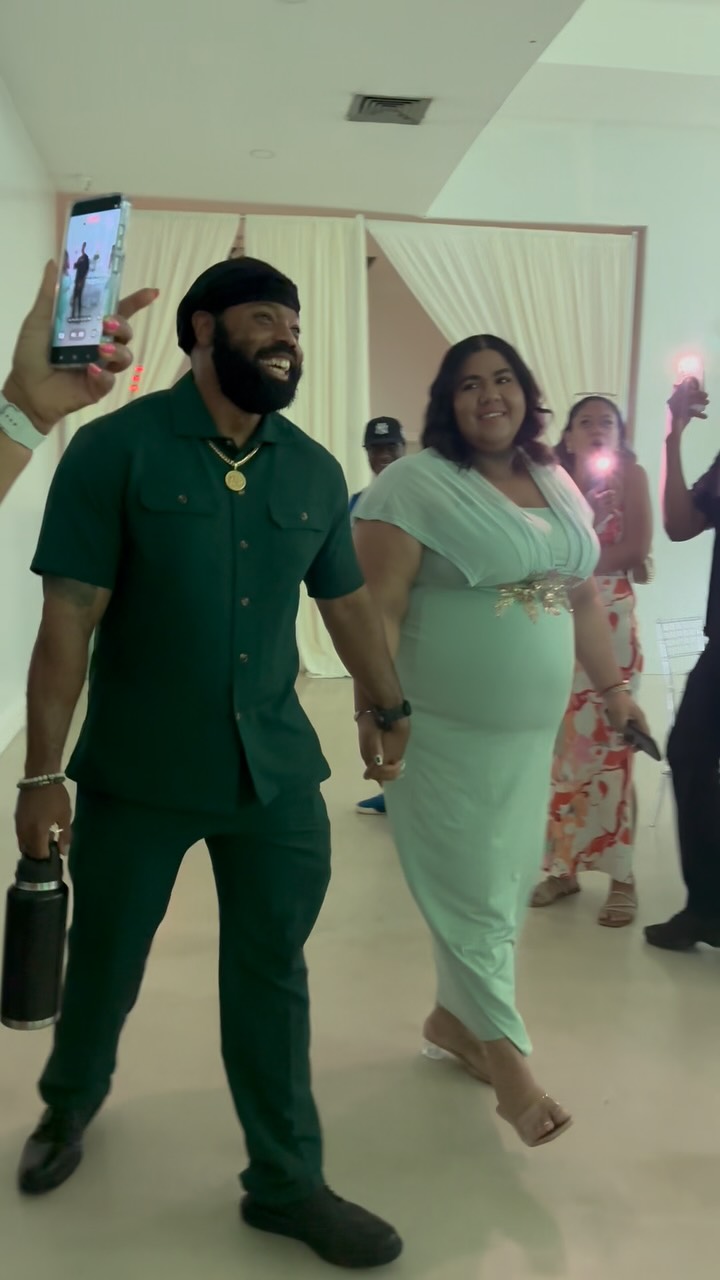 ✨ EVERYDAY A STAR IS BORN… and sometimes, a referral brings the whole vision full circle. 🐻🤎
This Brooklyn baby shower came to us through a previous client whose shower we designed last year. After speaking with other vendors, they decided to trust the referral… trust our team… and trust the process. 🥹✨
And the best part? They gave us creative control to make a little magic. 🤎
From the custom Photo Booth props and screen provided by @boothandbelle to the beautiful baked goods, table décor, backdrops, balloons and all those tiny details in between… this is what happens when you let the 23Five team bring the FULL vision to life. 🪄
Brooklyn baby… you know we had to call on Jay-Z for this one. 🗽🎶🐻
Ready to see what we can create for your event? 👀
📲 Visit 23fiveevents.com | Link in bio
#BrooklynBabyShower #BearThemedBabyShower #NYCEventPlanner #BrooklynEvents #BearDecor