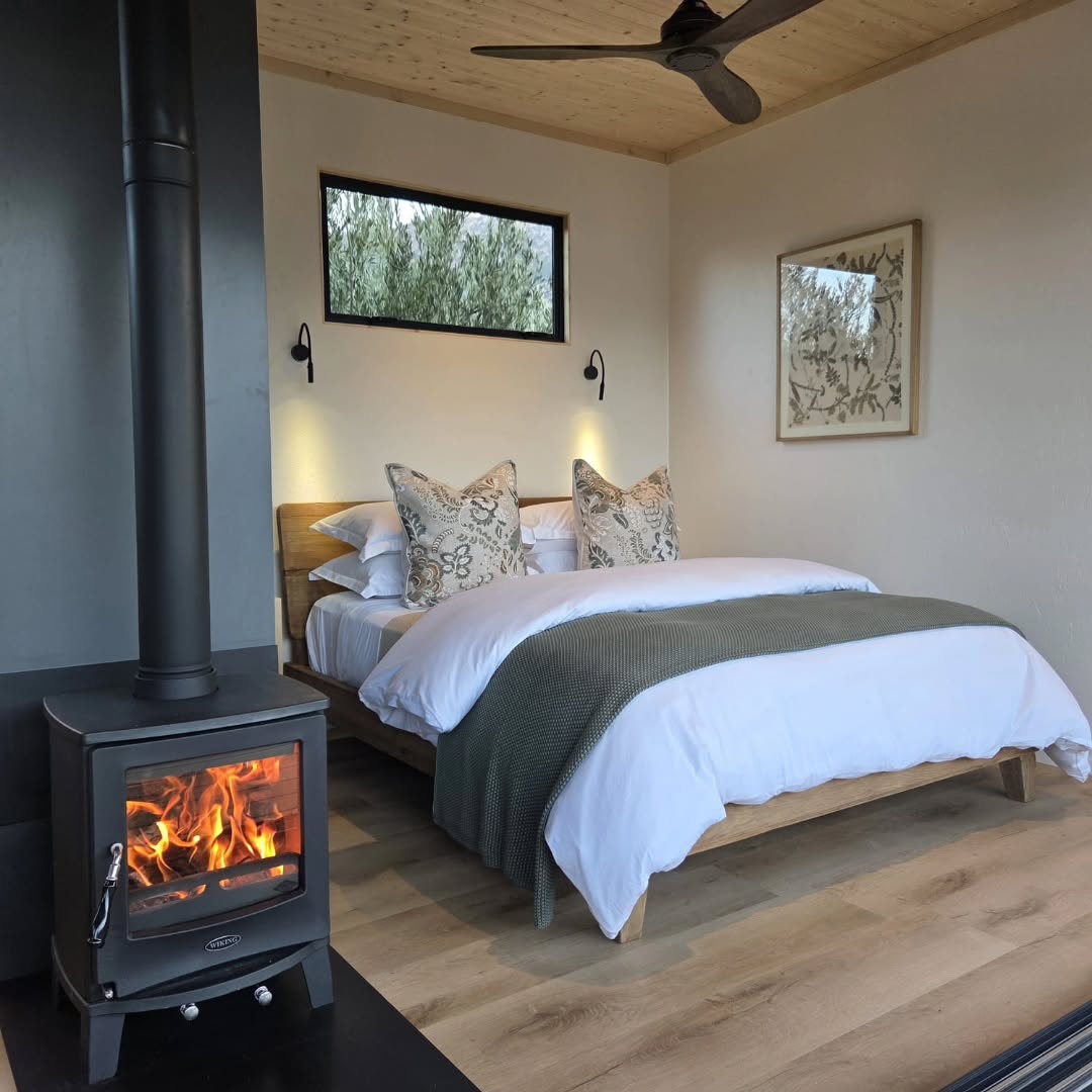 After a day of mountain views and fresh country air, retreat to a space designed for deep rest.
Soft linen, a crackling fire and the quiet comfort of your own private sancturary among the olive trees.
#KleinNektar
#OlivePod
#LuxuryFarmStay
#RobertsonWineValley
#cabinfeverescape
