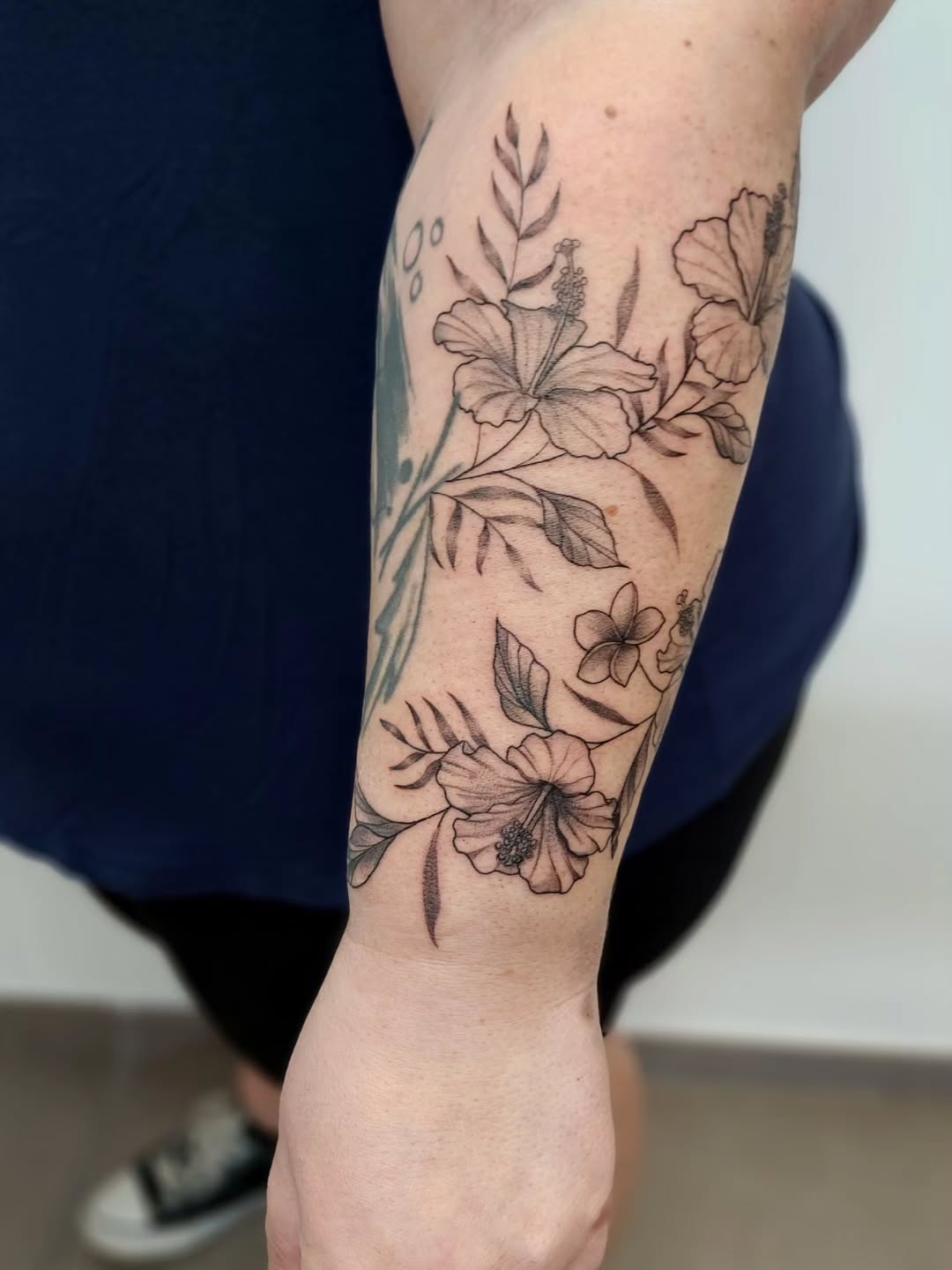 👋👋,
🌺 petite manchette 🌺
Merci à Gaëlle de sa confiance pour la réalisation de cette jolie petite manchette ☺️
Belle soirée à tous
@needlesbee22
@bigwasp.official
@sunskintattoo
@hand_ink_