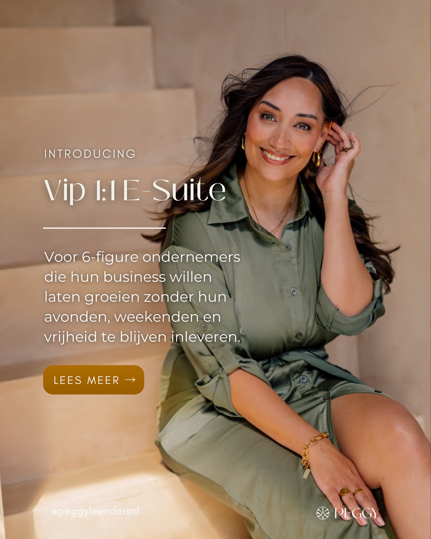Je kunt een succesvolle business hebben...
...en toch het gevoel hebben dat je bedrijf iedere dag opnieuw op jou wacht.
Je wilt een dag vrij nemen.
Maar eerst nog “even” een mail sturen.
Dan nog “even” die funnel aanpassen.
En daarna nog “even” bedenken welk aanbod deze week aandacht krijgt.
En voor je het weet, is je vrije dag weer een werkdag geworden.
Omdat je achter de schermen nog steeds degene bent die alles met elkaar verbindt.
Je aanbod, je marketing, je sales, je systemen.
En zolang jij probeert alles aan elkaar vast te lijmen, blijft jouw bedrijf nog altijd afhankelijk van jouw tijd.
Daarom bouw ik in de VIP E-Suite geen losse funnels of tijdelijke oplossingen.
Ik bouw de complete achterkant van je business.
Van strategie en klantflow tot funnels, e-mailmarketing, automatiseringen en implementatie.
Zodat jouw bedrijf niet alleen groeit...
Maar ook zonder jouw dagelijkse aanwezigheid blijft bewegen.
En je wilt niet perse minder werken.
Maar je wilt ondernemen vanuit visie, in plaats van voortdurend bezig te zijn met uitvoeren.
Ben jij een 6-figure ondernemer en voelt het alsof je bedrijf toe is aan die volgende stap?
👉🏻 Plan dan een vrijblijvende VIP Business Audit. Tijdens die call kijken we waar jouw business nu tijd, winst of overzicht verliest en of de VIP E-Suite de juiste volgende stap is. Link in bio!