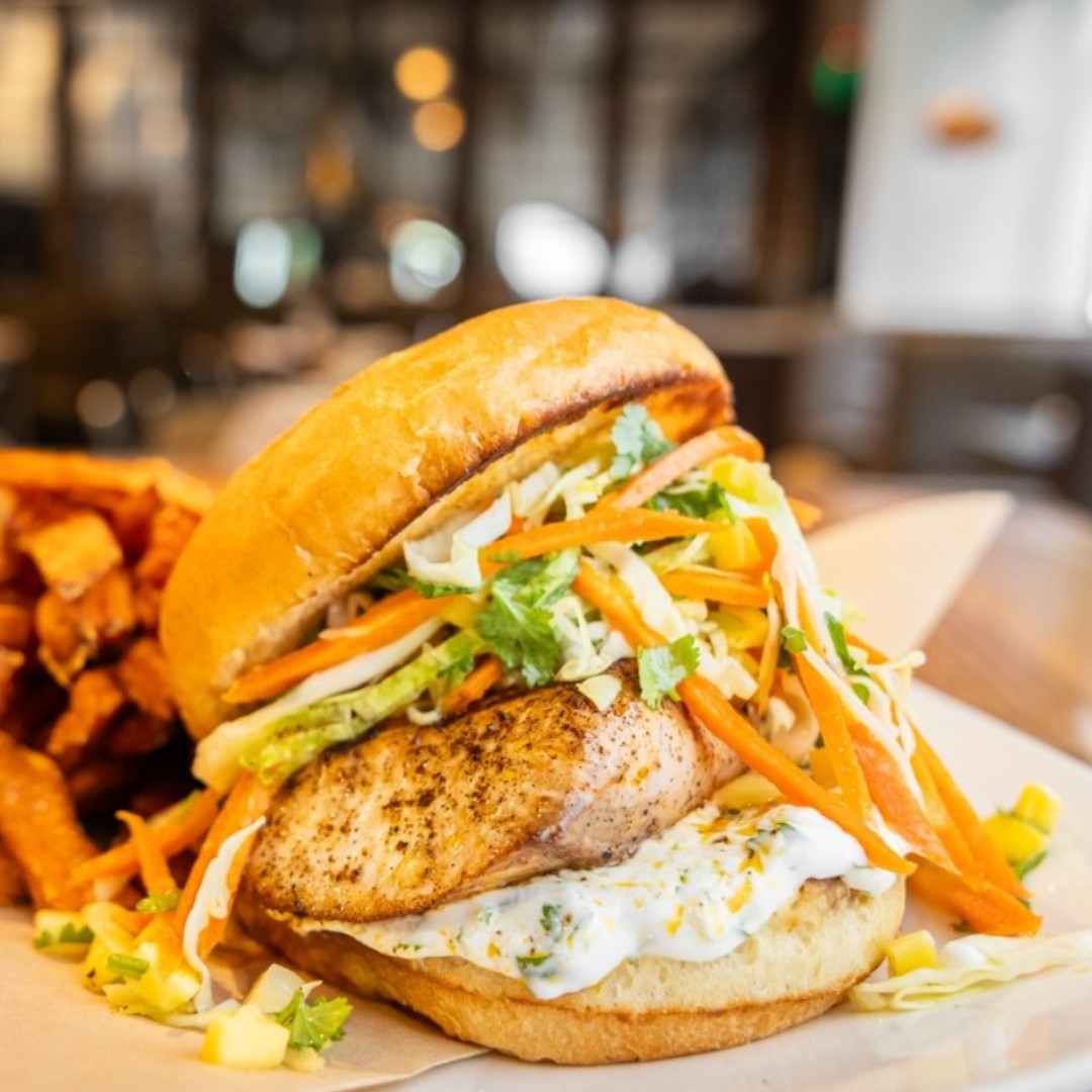 tropical vibes between two buns. 🐟🌴blackened mahi mahi, coconut lime cream sauce, and mang....