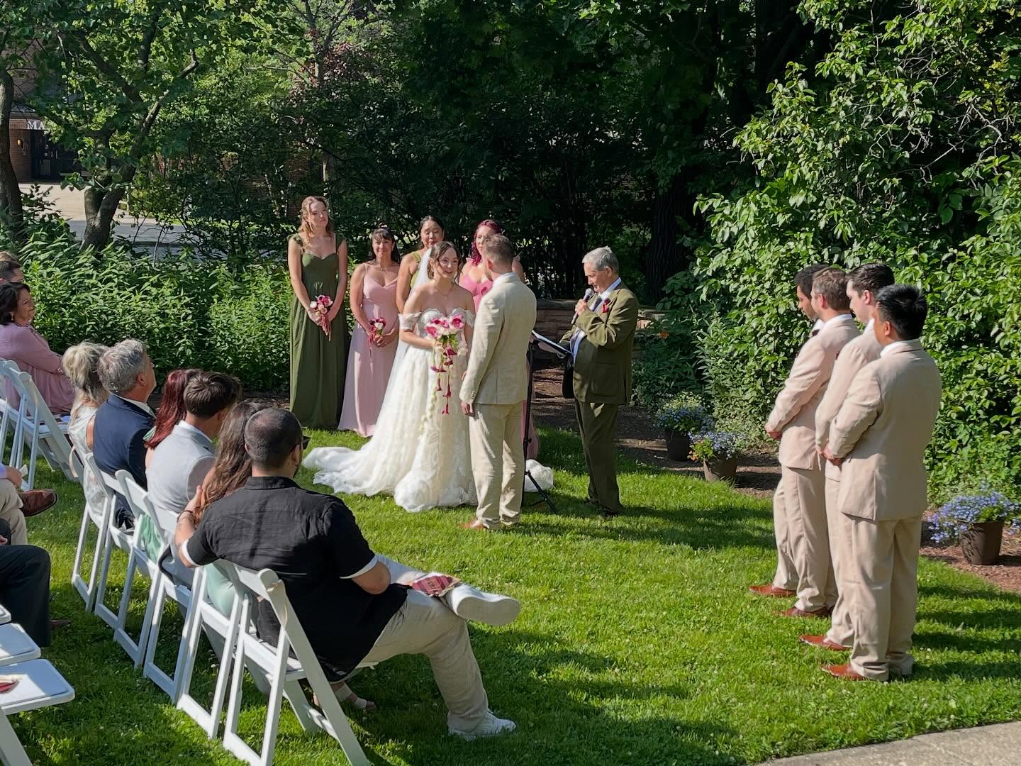 Was back again at Highland Park House for another fun wedding recently. I took a great candid of the bride (see 2nd slide) and these 2 were so grateful I got a wonderful 5 star review before I could even post these. Congrats again Dan and Anakay ππ₯πΆ
They requested the One Piece soundtrack for when guests arrived for ceremony π€