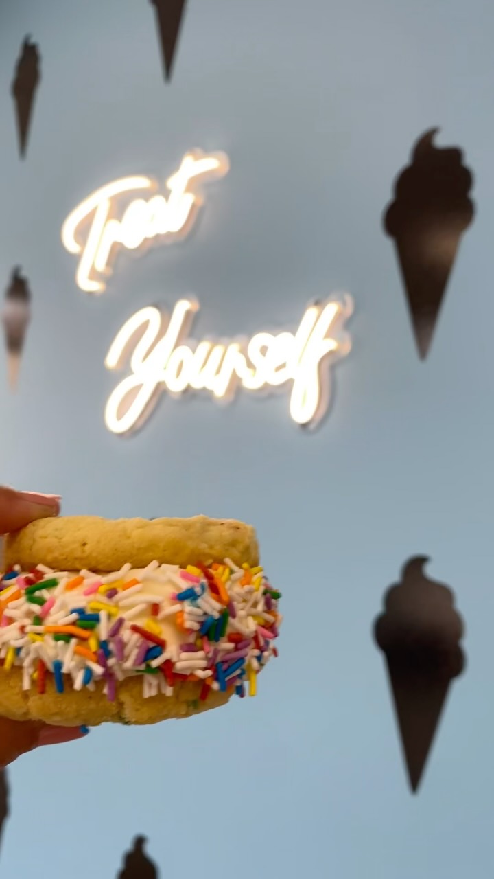 Guess who’s back... 🍪
Our BestEver Ice Cream Cookie Sandwiches have officially returned. Fresh-baked cookies from The Panetteria + our creamy vanilla ice cream = the perfect duo👌
@the.panetteria
Available to order online or walk in and grab & go ✔️
Store hours: 11am-9:30pm every day
#essexcountyeats #IceCream #FrozenYogurt #YQGBusiness #YQGFood