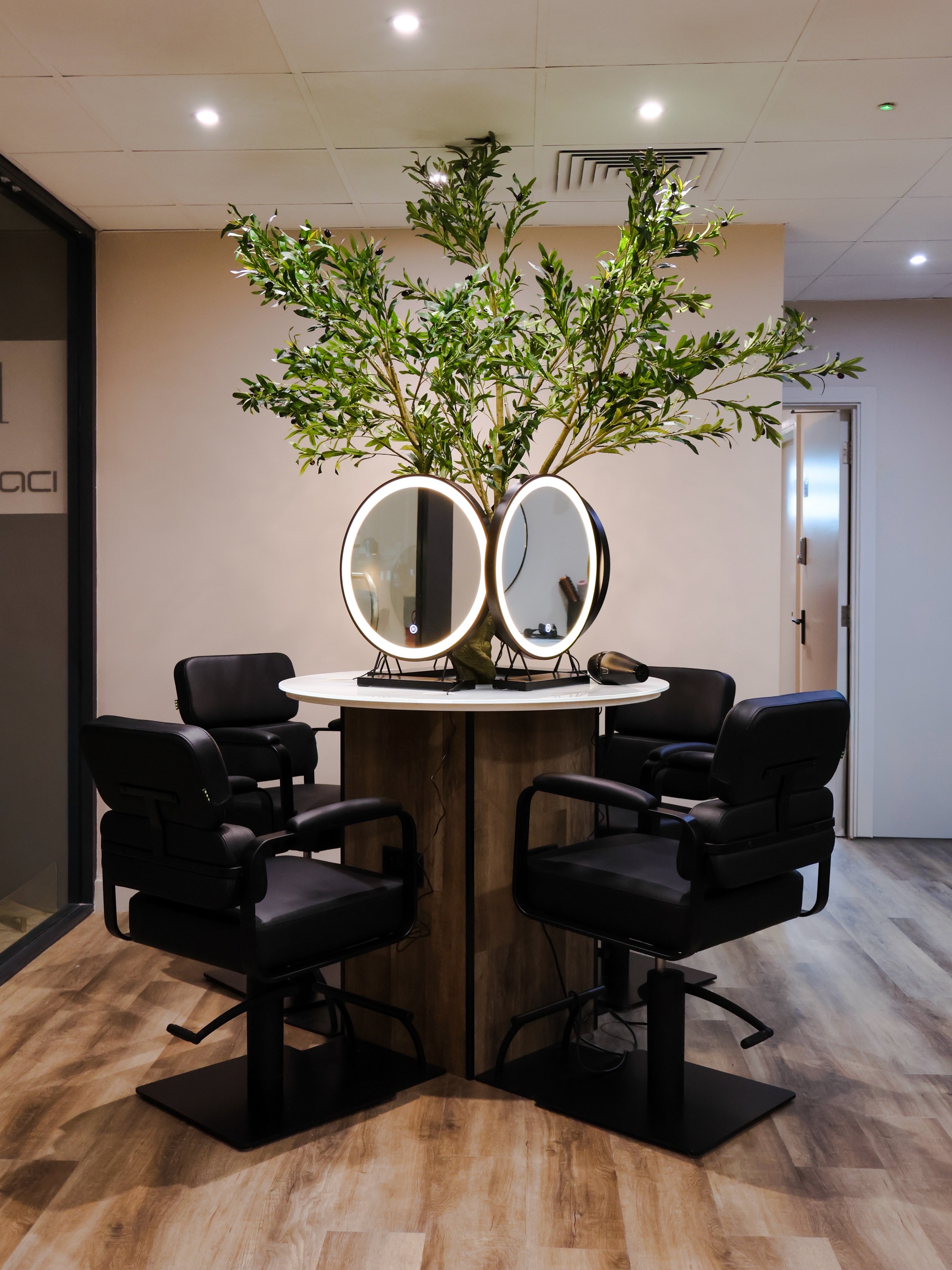 Our blow dry/consultation area deserves its own grid 🤍
Don’t forget we offer 20% off colour every weekday and we also offer 30% off a Cut & Blow Dry for NEW Clients or if existing clients recommend a new client (friend/family/colleague) you both receive 30% off - sharing is caring after all (T&C’s apply).
#salon167davidlloyd #salon167 #offers #supportsmallbusiness