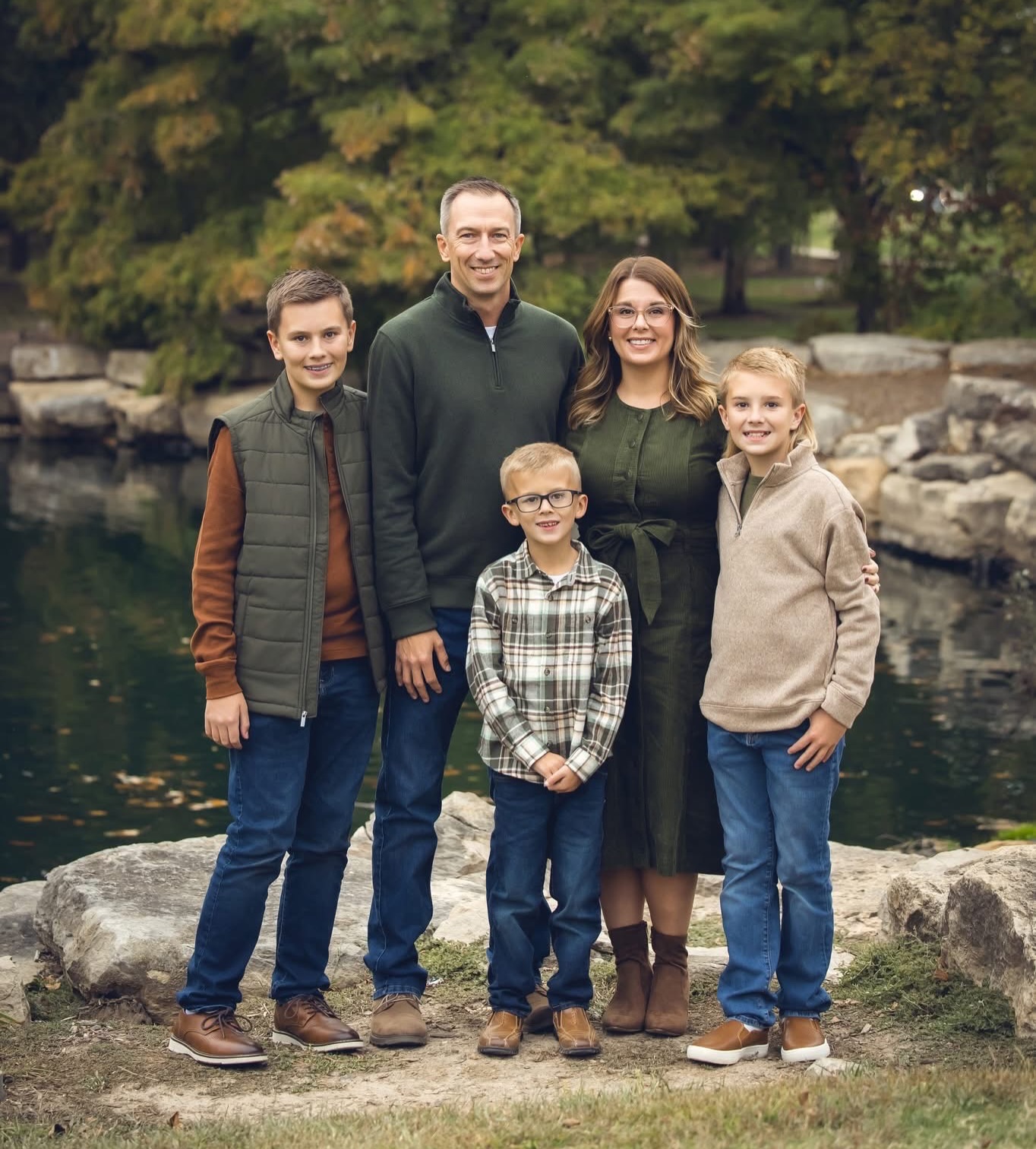 SO EXCITED to be booking for Fall! Families, seniors, babies, special occasions! I have 4 weekend evening spots left for Fall, several morning spots and some weekday availability as well. Send me a message to see a list of open dates or request an appointment directly on the website (linked in bio)