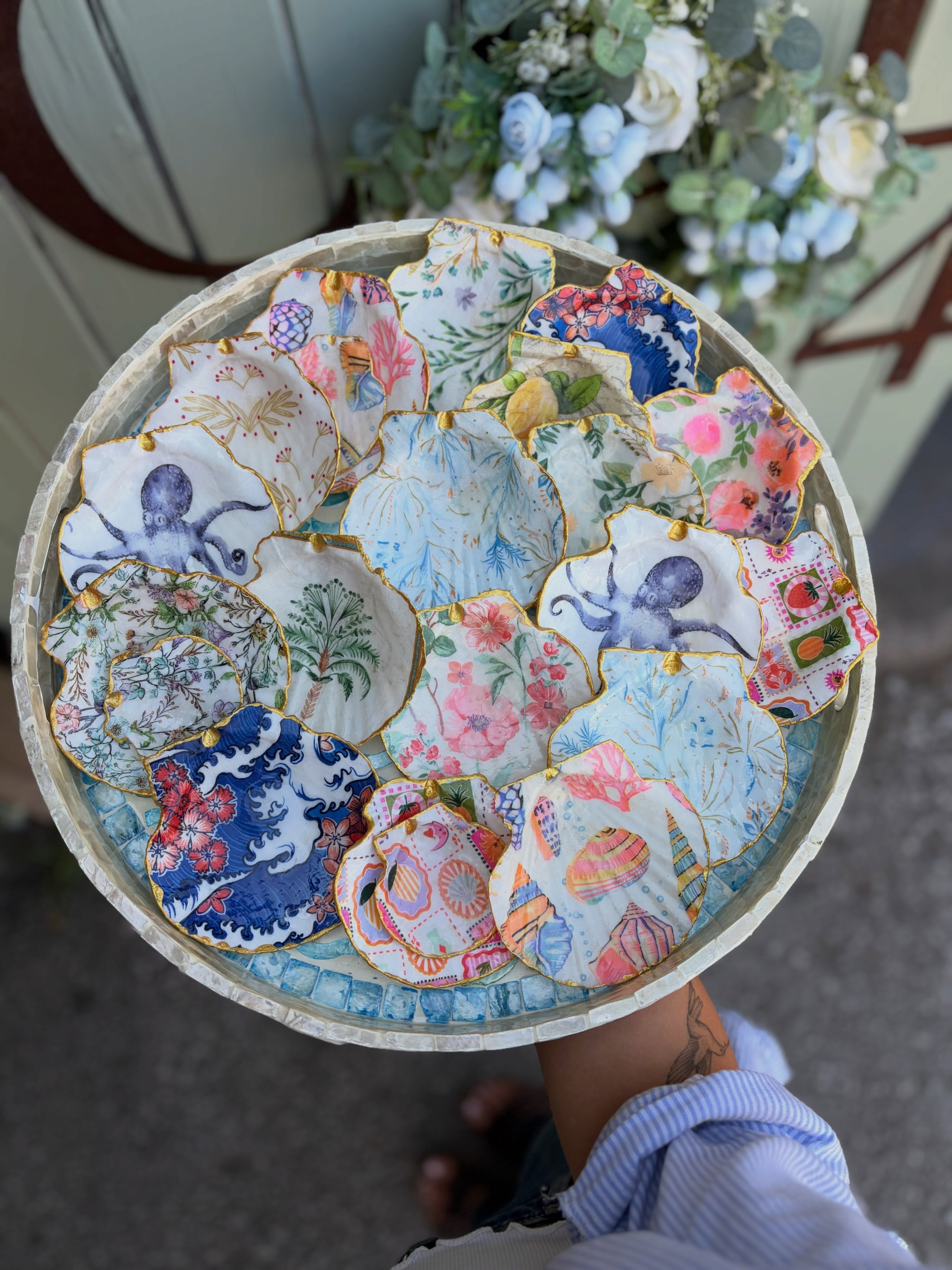 Been busy making lots more of our trinket shells 🐚 the octopus is definitely the best seller this summer 🐙
Large £8.50 / Small £4.50 😊
And hey we’re open today (Saturday) catch us between 10 and 4 👋
📍 The Workshop, Halifax road, Thurgoland, S357ED
#shells #trinket #handmade #paintingshells #yorkshire