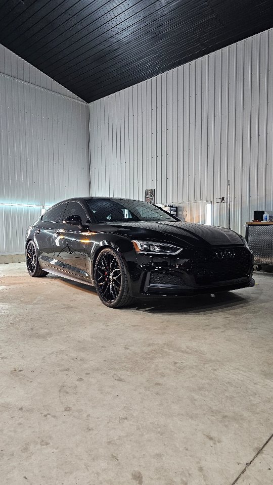 Crisp. ☀️
Working with what we got.
2022 Audi S5 in for some much needed love.
💎Complete paint decontamination
💎Full paint correction to remove improper washing.
💎Wetsanding texture matching on repaired areas
💎@stek Final coat paint protection coating
💎Professional Interior detail