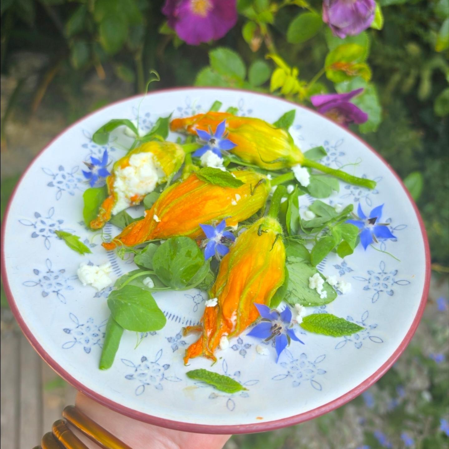 Stuffed courgette flowers ... A simple, elegant and seasonal lunch 🩷
This recipe can be foundl in the Summer section of my website (Website link in bio) x
#courgetteflowers #seasonaleating #elegantlunchideas #foodlover #foodblogger