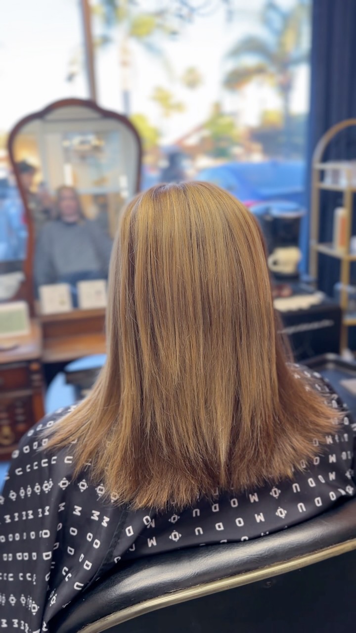 You want to be blonde but don’t have the time or 💵💵 to sit in my chair every 6 - 8 weeks and get a full? Honey, I have NEWS for you. You don’t have to! My clients and I have figured out the best schedule to where your maybe getting a full once a year! (That’s right, I said MAYBE…ONCE) Here’s the breakdown below 👇🏼👇🏼
✨THE FULL BLONDE SCHEDULE✨
Appointment 1: you get the full (if you want maximum blonde. Otherwise we can start with a classic maintenance 😘)
12 weeks later (yes that’s right! 12 weeks!!) appointment 2: you get a mini. Where we focus on your face framing pieces, your part line, and I’ll pop a few in the back if you need it!
12 more weeks (at this point it’s been 6 months since your full!) appointment 3: get the classic maintenance. I’ll focus on everything in the mini PLUS the full front of your head and I’ll do more in the back.
Then you rotate between a mini and classic maintenance until you feel like you need a full again! Which happens about once a year at MOST!
Happy blonding babies and if you want to get in on this schedule, because low maintenance blonde is possible, hit a girl up! 🥰😘✨
#lowmaintenaceblonde #blondehighlights #lowmaintenancehair #escondidohairstylist #sanmarcoshairstylist