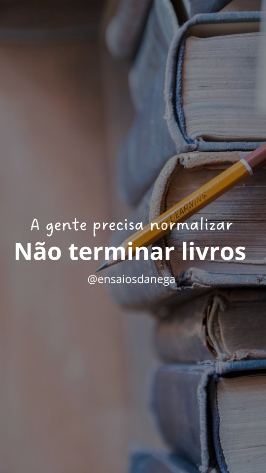 Tem livro que não era para ser terminado. E tudo bem.
A gente aprendeu que abandonar uma leitura é sinônimo de desistência. Mas, para mim, insistir em um livro que não conversa mais com você só porque já começou faz muito menos sentido.
Ler também é escolher. Escolher o que merece o nosso tempo, a nossa atenção e o nosso encantamento.
Nem todo livro vai encontrar o leitor certo naquele momento. Às vezes ele fica para depois. Às vezes não era mesmo para ser.
E está tudo bem. ❤️
Agora me conta: qual foi o último livro que você abandonou — e por quê? 📚
#OpiniaoLiteraria #VidaLeitora #LeituraSemPressao #Livros #EnsaiosDaNega