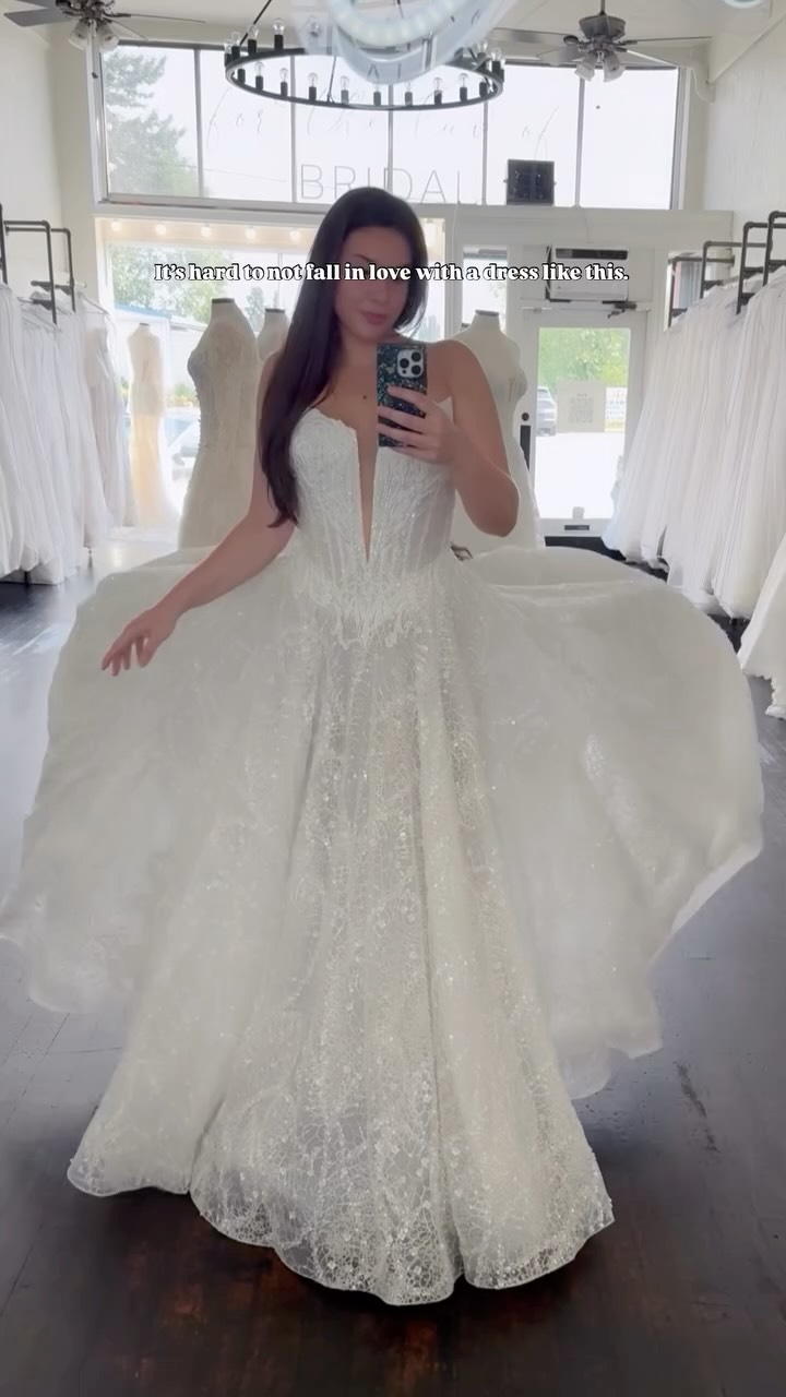 FTL NOW SERVING: LOOKS✨
The moment you put on the one… you just know.🤍Come experience the magic of finding your dream wedding dress with us in Snohomish.
#snohomishwedding #WeddingDressShopping #BridalExperience #SeattleBride #BrideToBe
