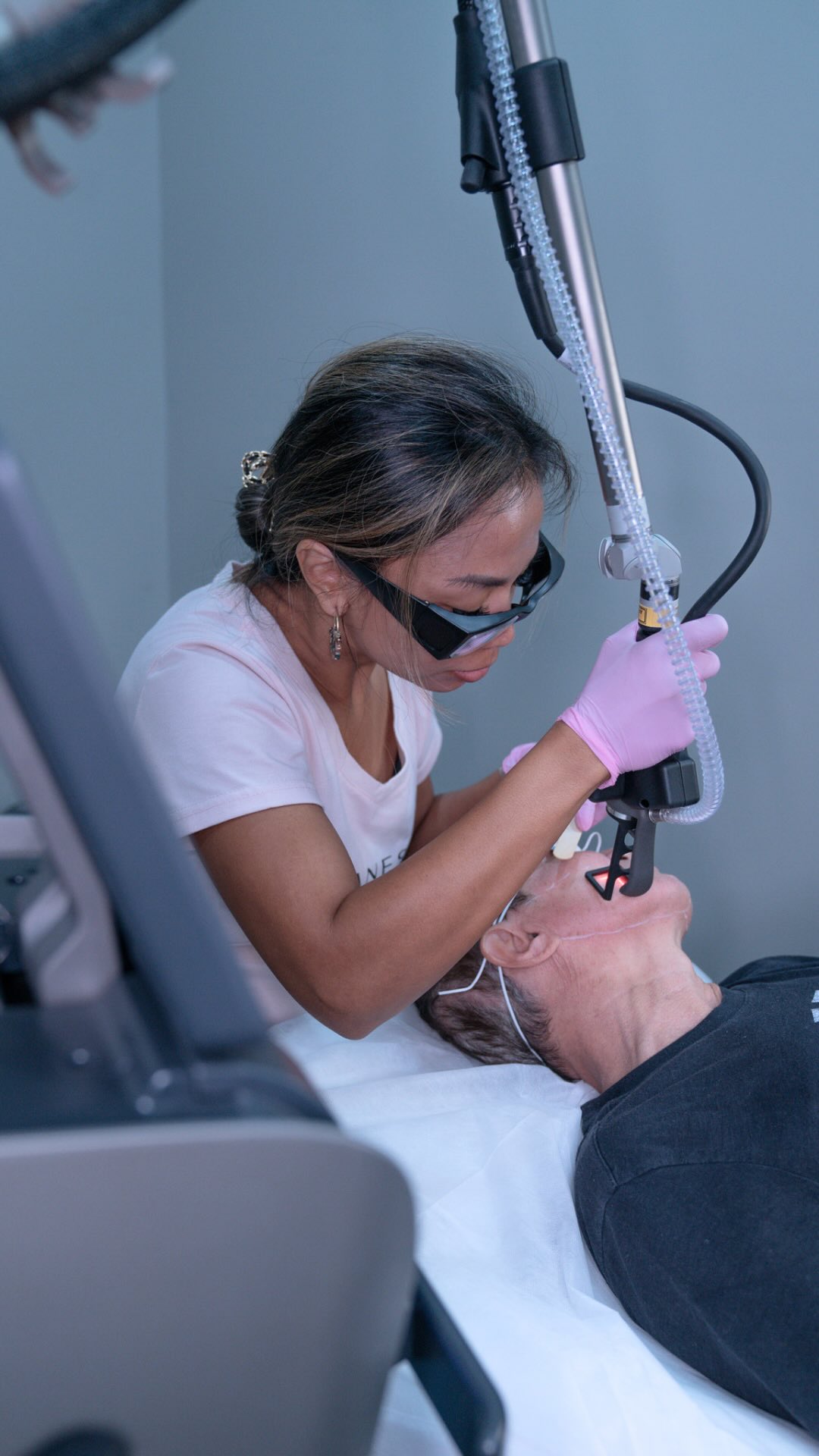 Most people think laser resurfacing means weeks of downtime. Cool Peel CO2 changes that. 🌺
Here’s why we love it for summer:
Traditional CO2 laser = aggressive, longer recovery, not ideal when you’re sweating and in the sun.
Cool Peel CO2 = delivers the same collagen-stimulating energy but targets only the surface layer of skin. The result? Real resurfacing results with significantly less downtime — we’re talking days, not weeks.
What it treats:
→ Sun damage and uneven texture
→ Fine lines and early wrinkles
→ Enlarged pores
→ Dull, tired-looking skin
If you’ve been putting off a laser treatment because you can’t afford the downtime, this is the one to look into.
Comment “COOL” to book a consult. We’ll tell you exactly what to expect. 👩⚕️
#co2laser #laserresurfacing #skinresurfacing #medspahawaii #honoluluskincare hawaiiskincare