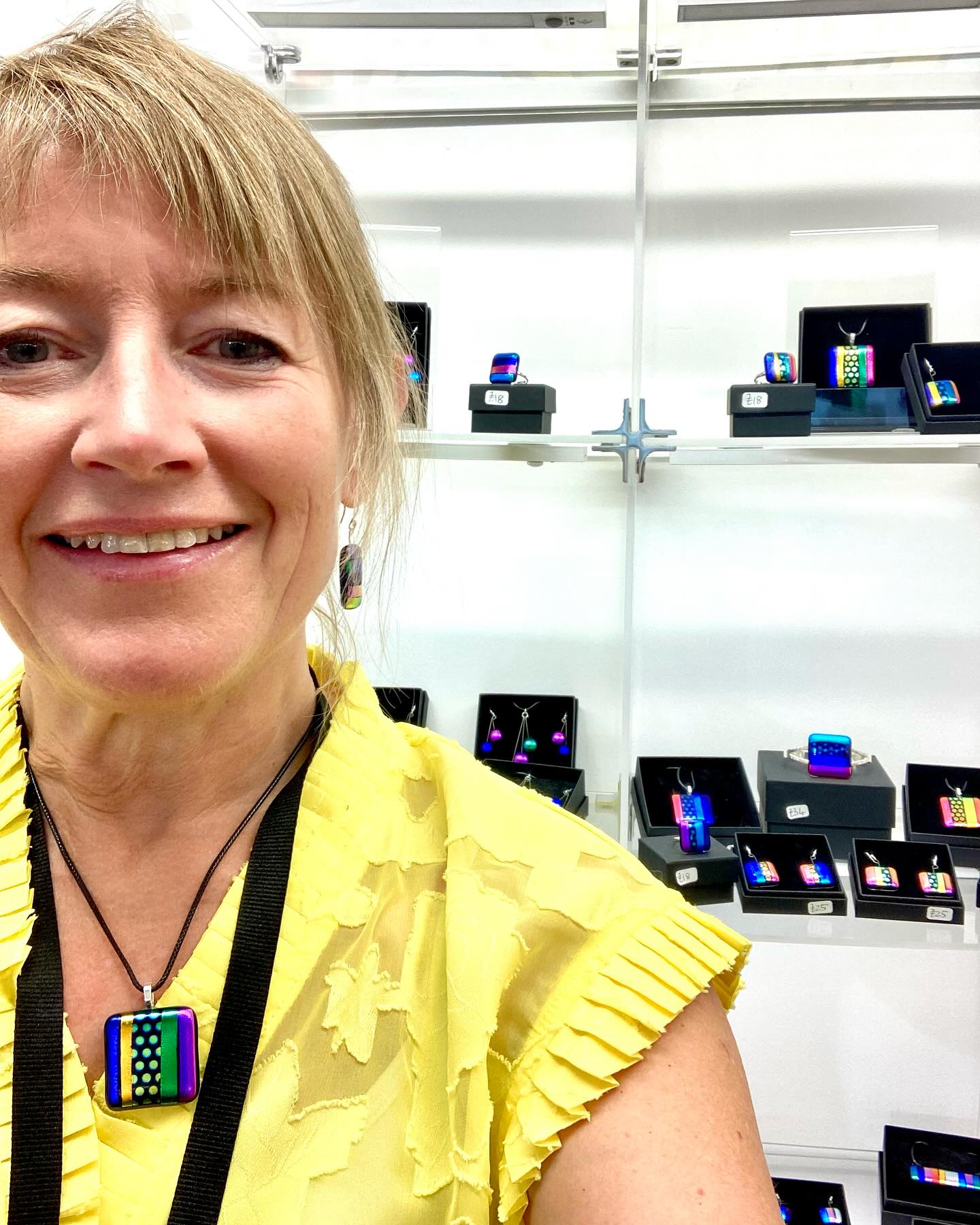 Day 2 of @homeandgiftharrogate Glorious glass and glorious weather and hopefully another gloriously busy day on stand DP3-A07👏👏 #homeandgift #leonastewartglass #harrogate #gifts #madeinuk #handmadeinscotland #handmade #fusedglass #giftware #scottishglass