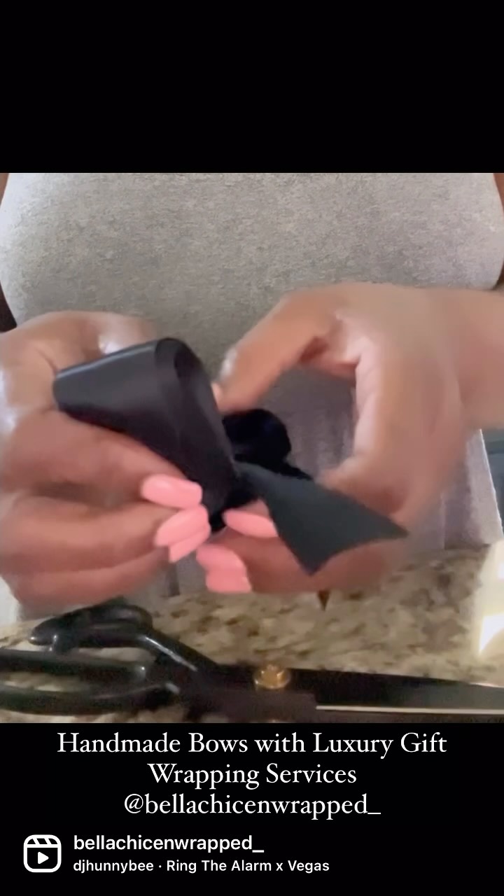 Luxury is in the details. ✨
Handmade bows. Luxe finishes. Unforgettable gifts. This custom look pairs black satin ribbon with hot pink wrapping paper for a bold, elegant statement.
At Bella Chic Enwrapped, we believe the presentation should wow before the gift is even opened. Because beautiful wrapping is part of the gift. 🎀
Ready to elevate your next gift? Inquire today to book your custom luxury gift wrapping or place your order with Bella Chic Enwrapped.
#BellaChicEnwrapped #LuxuryGiftWrapping #HandmadeBows #wrappedwithlove💜