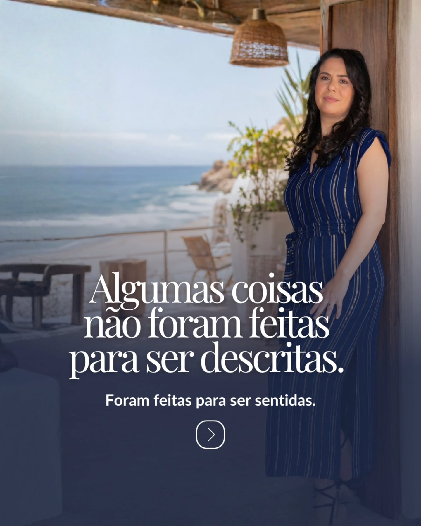 Algumas coisas não foram feitas para ser descritas. Foram feitas para ser sentidas.
Existe um tipo de criação que nasce do encontro, de duas linguagens distintas que decidem se traduzir uma na outra. Na perfumaria, isso é ainda mais raro. Porque traduzir uma visão estética em cheiro exige que você abandone o vocabulário que conhece e confie num sentido que não tem palavras.
O ambergris não cheira a nada reconhecível. E é exatamente por isso que ele cria presença. Combinado com bergamota e chá preto, ele não perfuma o ambiente, ele transforma a sensação dele.
Deslize para entender a diferença entre uma fragrância que chega e uma que fica.
@givaudanperfume
#AllSensez #Givaudan #NODA #Perfumaria #ExperiênciaSensorial