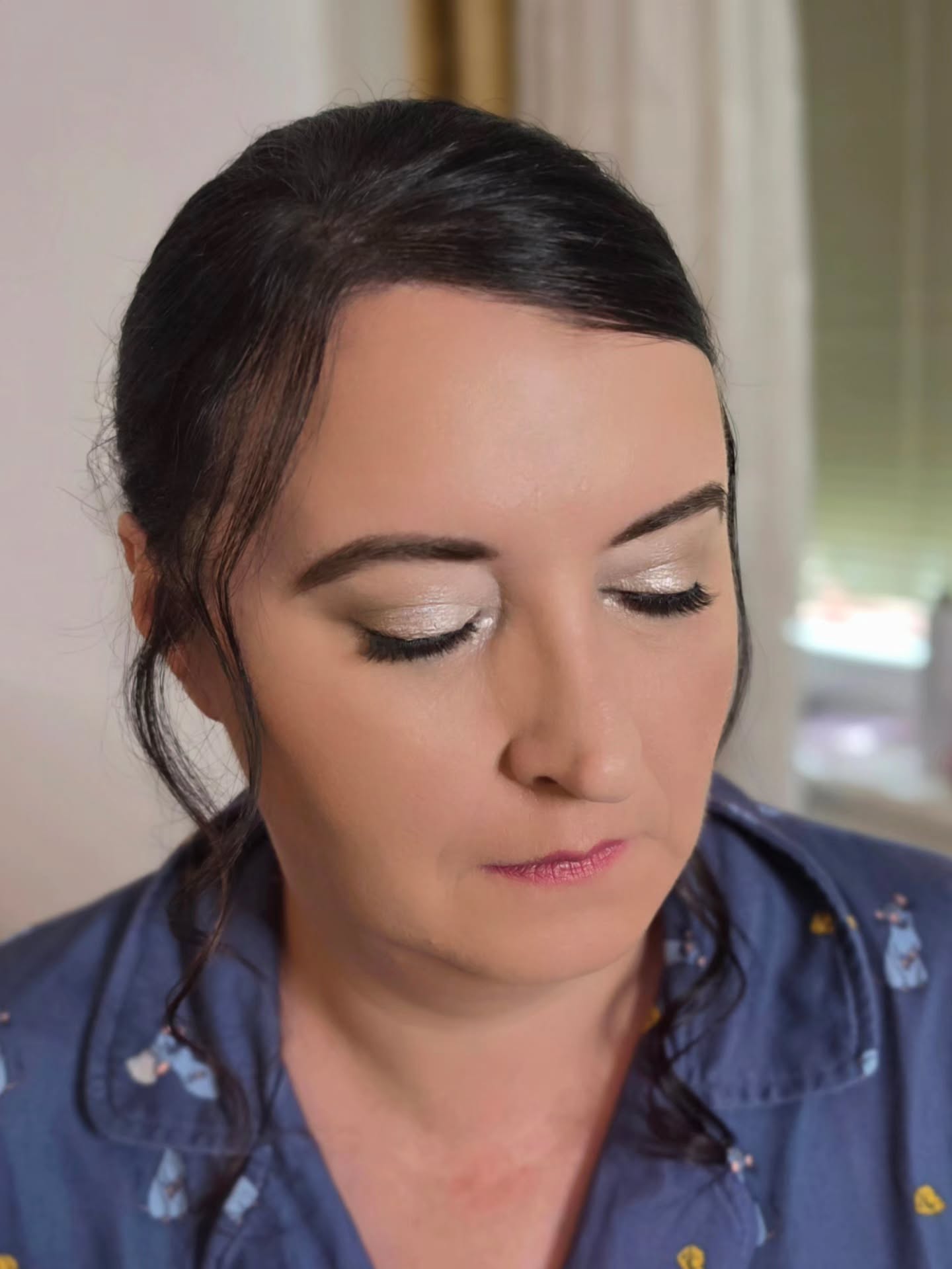 Brautstyling | 18.07.2026
Make-up 💄
@renner.makeup
Ein frisches, natürliches Braut Make-up, das die Schönheit unterstreicht – strahlend, langanhaltend und perfekt auf die Braut abgestimmt. ✨
#brautmakeup #bridalmakeup #brautstyling #braut2026 #bridalbeauty