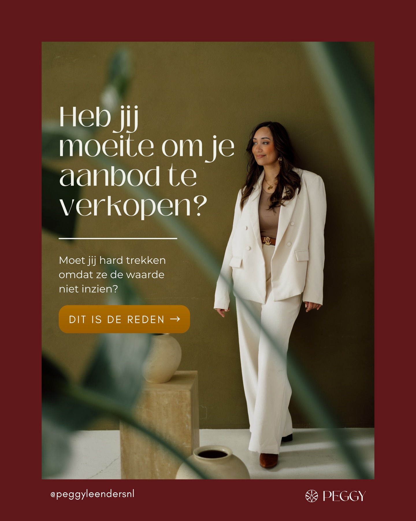 Vorige week zat ik in Singapore koffie te drinken met een vriend.
We hadden het over ondernemen, waarde en hoe snel je aan jezelf gaat twijfelen wanneer iets even niet verkoopt.
Toen vertelde hij me het verhaal over het horloge.
Bij de juwelier was het €150 waard.
Bij het pandjeshuis €10.
In het museum €150.000.
Het horloge veranderde niet.
Alleen de plek waar het werd bekeken.
En daar bleef ik over nadenken.
Je concludeert dat je aanbod niet goed genoeg is.. terwijl je het aan de verkeerde mensen presenteert.
Dus word je goedkoper, voeg je nog meer toe... maak je jouw aanbod breder.
En ga je twijfelen aan iets waar juist goud in zit.
Het ligt niet aan je aanbod, maar je etalage (waar je het presenteert).
De doelgroep die je aanspreekt.
De plekken waar je zichtbaar bent.
De woorden waarmee je jouw waarde probeert uit te leggen.
Want waarde zit niet alleen in wat je verkoopt.
Waarde ontstaat ook in de context waarin iemand het ziet.
De juiste mensen hoef je niet eindeloos te overtuigen.
Je moet ze ontmoeten op een plek waar ze jouw waarde direct herkennen.
Je hebt geen beter aanbod nodig...
Je hebt een andere etalage nodig. Je moet jouw ‘winkeltje’ ;) op een andere plek zetten.
Reageer met “ETALAGE” als je wilt dat ik met je meekijk of jouw positionering nog past bij de klanten die je wilt aantrekken.