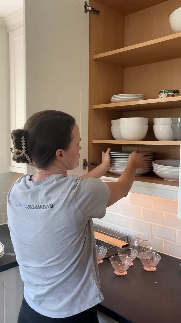 What if your new home was perfectly organized before you even slept there?
That’s exactly what we did for this client.
Our full team came in and unpacked every single box, found a home for every single item, and set up systems that will actually last.
No digging through boxes for weeks. No chaos. No stress.
Just a brand new home that was done right — from day one.
This is Main Line Organizing.
📍Serving the Main Line & greater Philadelphia area
👇 Moving soon? Link in bio.
#MainLineOrganizing #UnpackingServices #RelocationServices #NewHome #MovingDay