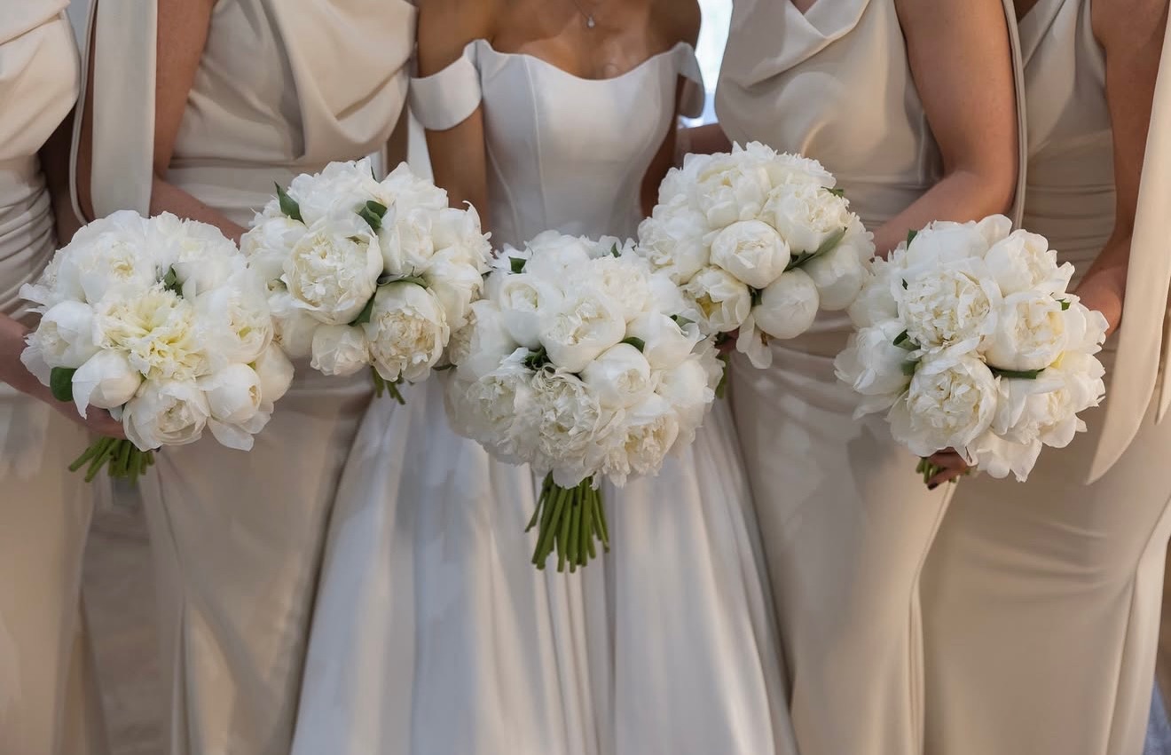 Peony perfection!!! What’s your favourite flower?
#wedding
#flowers
#summerwedding
#bridal
#gaynesparkwedding