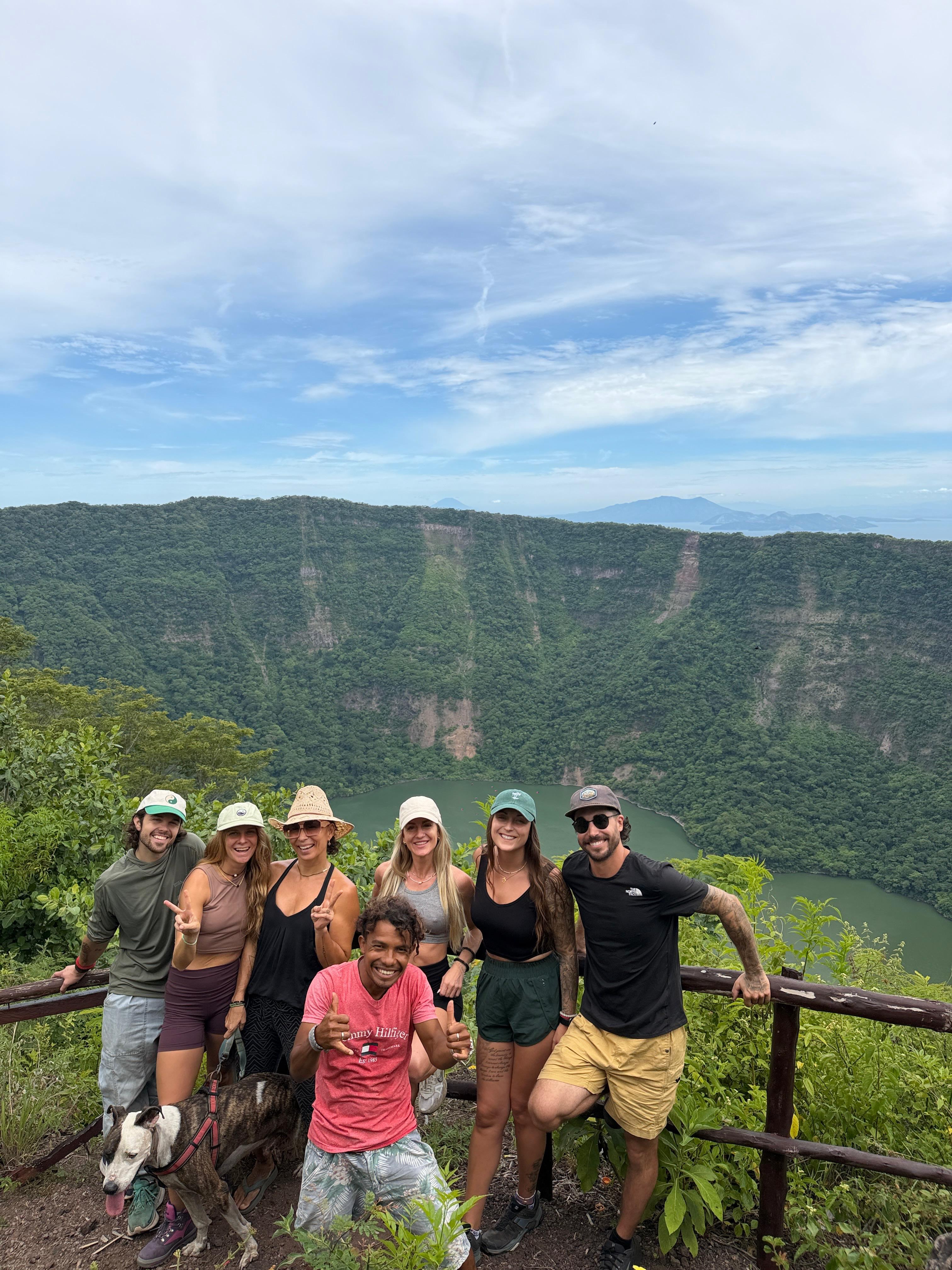 In between classes we climbed a volcano! It was Chia's first time, too! (Probably the first dog from Asseredores to ever climb a volcano!) 🌋🐶🏅
#wellnesstravel
#wellnessretreats
#foodasmedicine