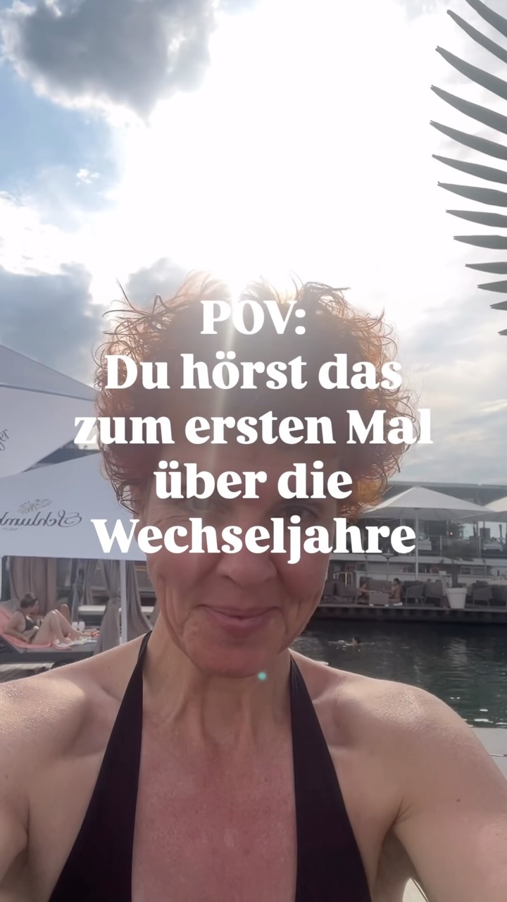 Alle reden vom Hormon-Chaos, von schlaflosen Nächten, vom Schwitzen und der unweigerlichen 5 kg mehr.
Und ich rede vom WOW-Moment der Erkenntnis. 💥
Wechseljahre sind kein Fluch oder ein Ende – sie sind ein verdammter Reset:
🌀 Abschied & Neubeginn
💪 Zweifel & Mut
💫 Herausforderung & Leichtigkeit
Plötzlich fragst du dich:
Was will ICH eigentlich?
Die Antwort beginnt im Körper:
Ernährung wird zur Verbündeten.
Bewegung zur Kraftquelle.
Und Erholung die neue Party.
🩷🧡 Denn irgendwann merkst du:
Ich muss niemandem mehr gefallen – nur noch mir selbst.
Und das fühlt sich besser an als jeder Hormonspiegel.
👉 Die Wechseljahre?
Nicht „wäh“ – sondern WOW.
Jeden Freitag neu: MENOMIO - Der Podcast für glückliche Wechseljahre. Überall, wo‘s Podcasts gibt.
#glitzernstattschwitzen #wowstattwäh #glücklichewechseljahre
