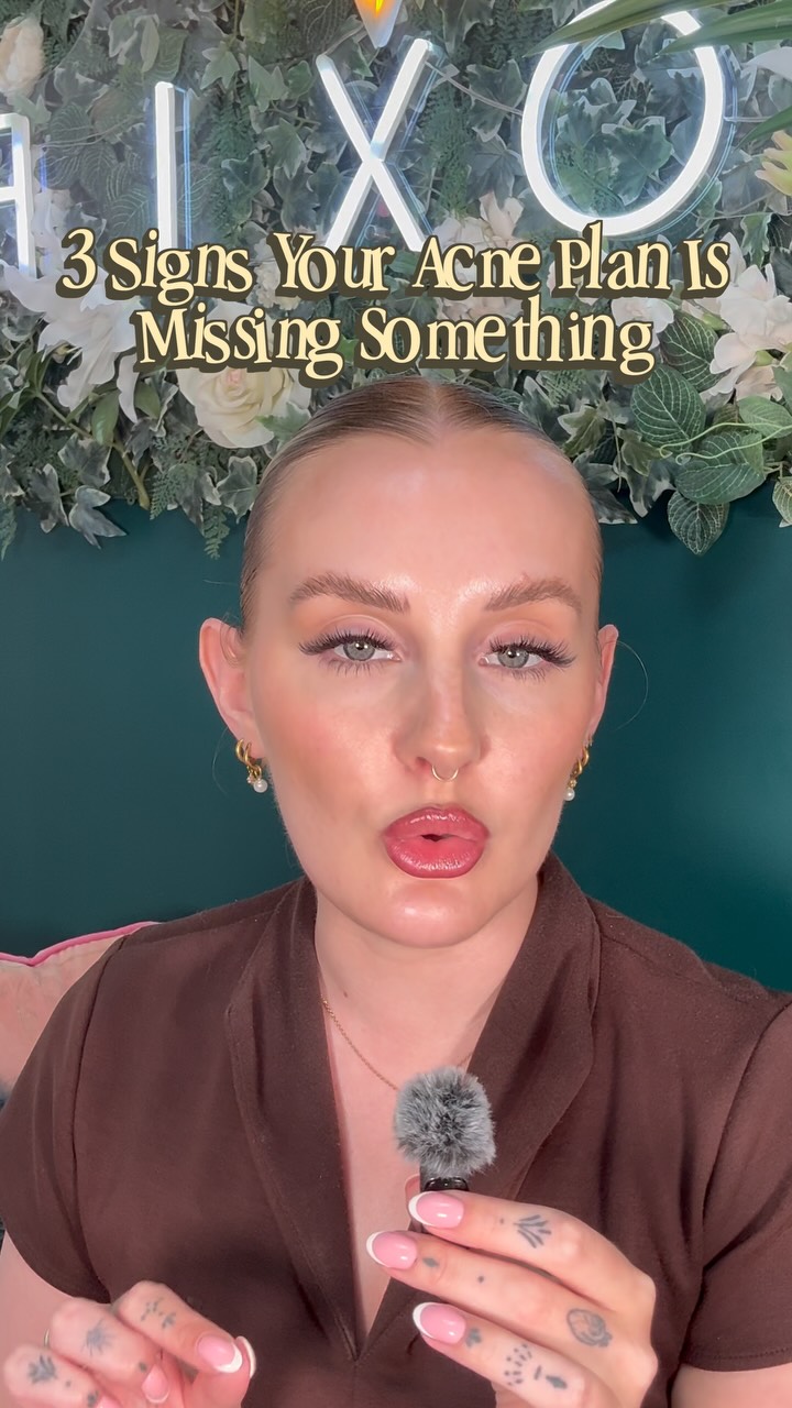 If your acne plan has only ever been another cleanser, serum or cream, can we stop for a second? 👀
Because you can keep changing products every few weeks and still have no idea what is actually making a difference 🤷🏼♀️
When I’m looking at someone’s acne, I’m not just asking what they’re putting on their face. I want to know about their sleep, stress, nutrition, blood sugar, hormones, digestion, gut health and skincare routine too.
Not because every one of those things is automatically causing your acne. It’s because your skin doesn’t exist separately from the rest of you 🙌🏼
If nobody has ever asked those questions, it’s worth asking why you’re still being given another product recommendation 👀
The Acne Blueprint combines functional blood testing, personalised support and weekly check-ins, keeping you motivated and accountable, so we can stop guessing and start looking at what might actually be driving your breakouts so we can clear them once and for all 😍
If you’ve done the products, the gut supplement and the dairy-free month and you’re still breaking out, DM me “BLUEPRINT” and let’s talk 🤍