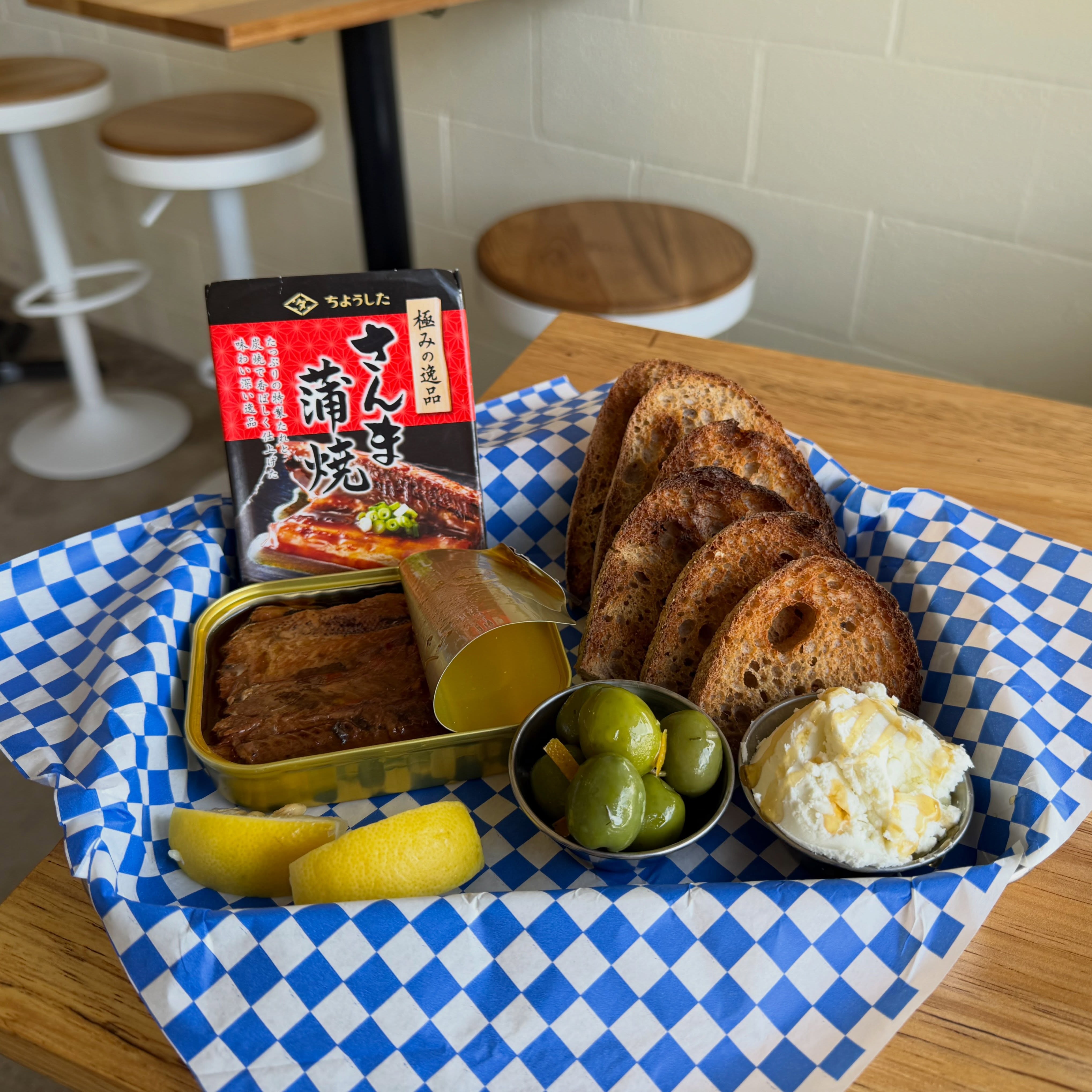 Have you had the Tinned Fish yet?
Come stop by The Honey Bar in Kaimuki and try it for yourself! This perfect pupu is made with your choice of Tinned Fish, Sourdough bread, house-made olives, @sweetlandfarmhawaii goat cheese and some lemons! This is the perfect post hike or surf snack!
Come see all of our tinned fish offerings in store!
#manoahoneymead #thehoneybar #keepitkaimuki