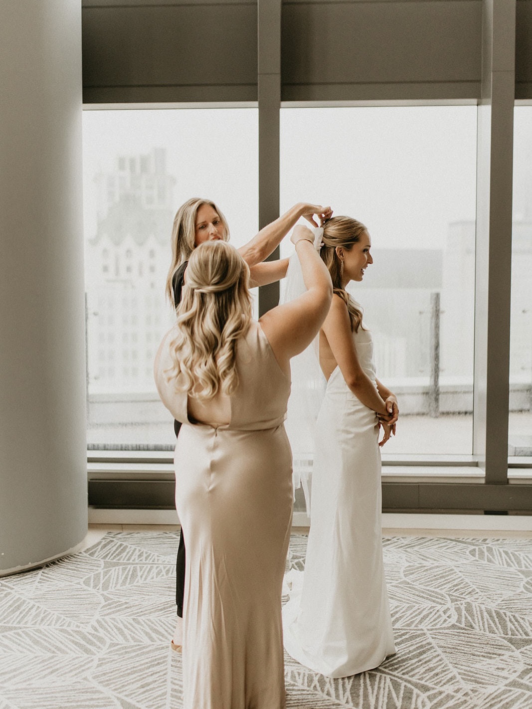 There’s nothing we love more than a fully booked wedding weekend and early mornings spent making brides glow 🤍✨
This season has already been such a reminder that brides are looking for more than just beautiful hair + makeup- they want a team that keeps the morning calm, organized, elevated, and genuinely enjoyable from the first arrival to the final touch-up.
After hundreds of wedding mornings, we know how to create an experience that feels effortless while still delivering polished, timeless glam that lasts all day long ✨
To every bride trusting us with such an important part of the day: thank you. We truly do not take it lightly 🤍
If your date is still available, now is the time to lock it in- Inquiry link is in bio.
#BridalBeautyTips #ChicagoBride #WeddingHairAndMakeup
#ChicagoMakeupArtist
Photos by theindicollective