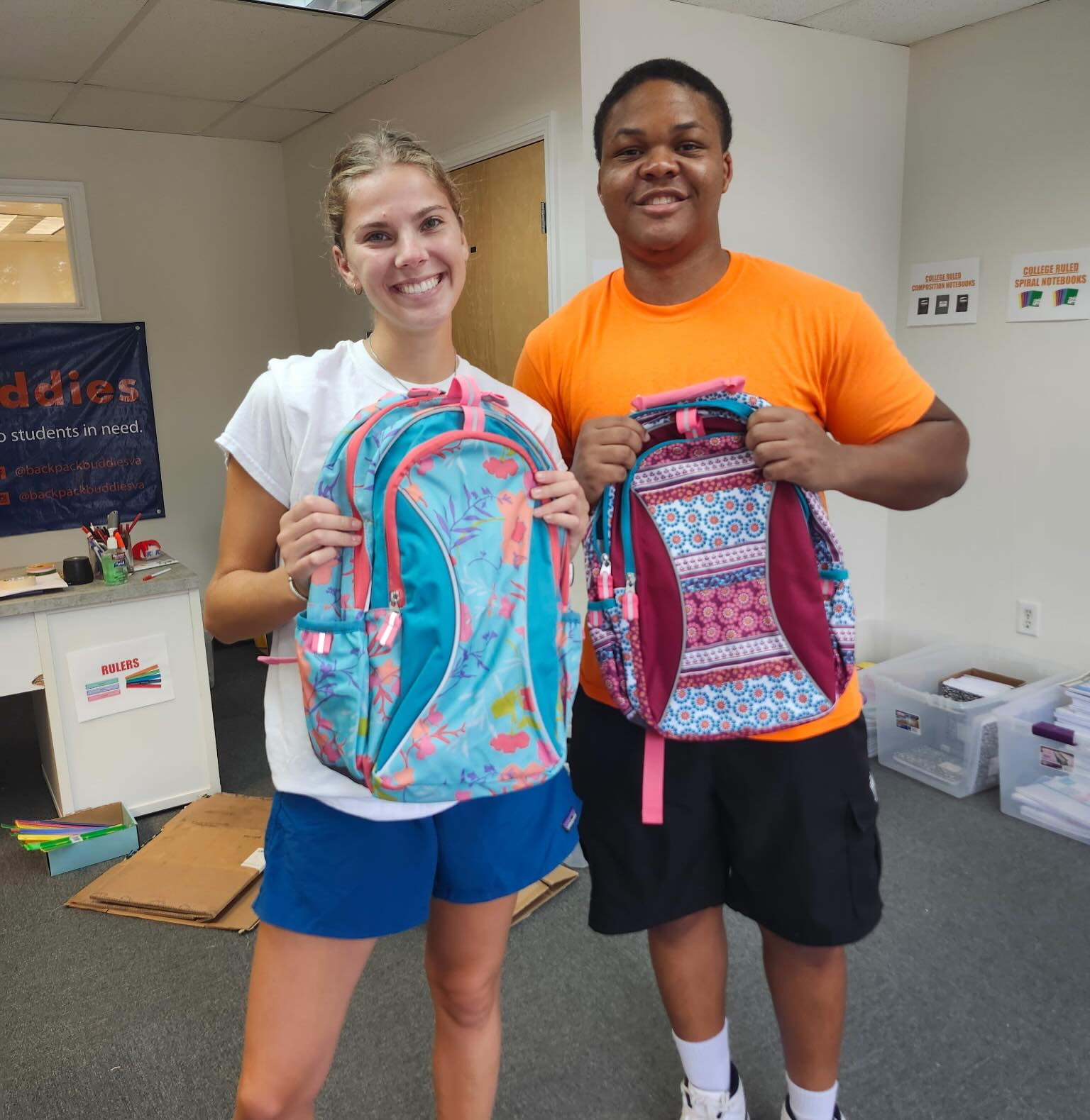We’ve had a VERY BUSY couple of weeks here at Backpack Buddies! So many fundraisers, pickups, donations, speaking events, news stories, and more!
We are incredibly grateful for our community support! 🧡
